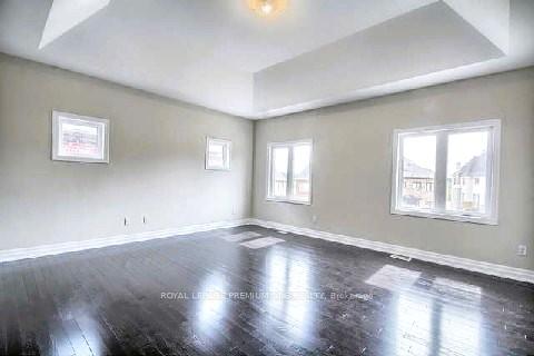Photo 10 of 7 Robert Berry Crescent, King, King City — HOMEH