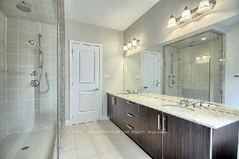 Photo 11 of 7 Robert Berry Crescent, King, King City — HOMEH