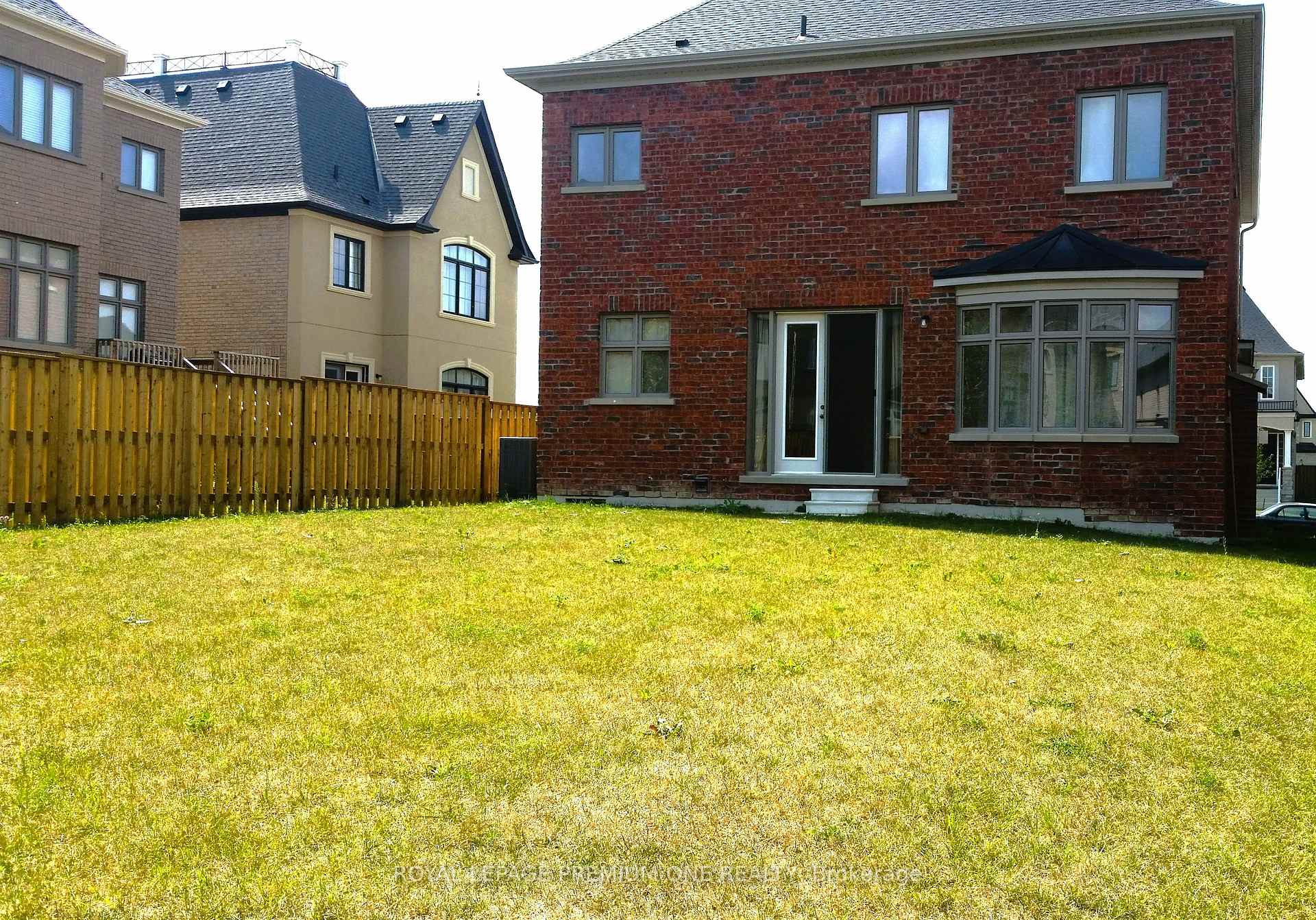 Photo 17 of 7 Robert Berry Crescent, King, King City — HOMEH