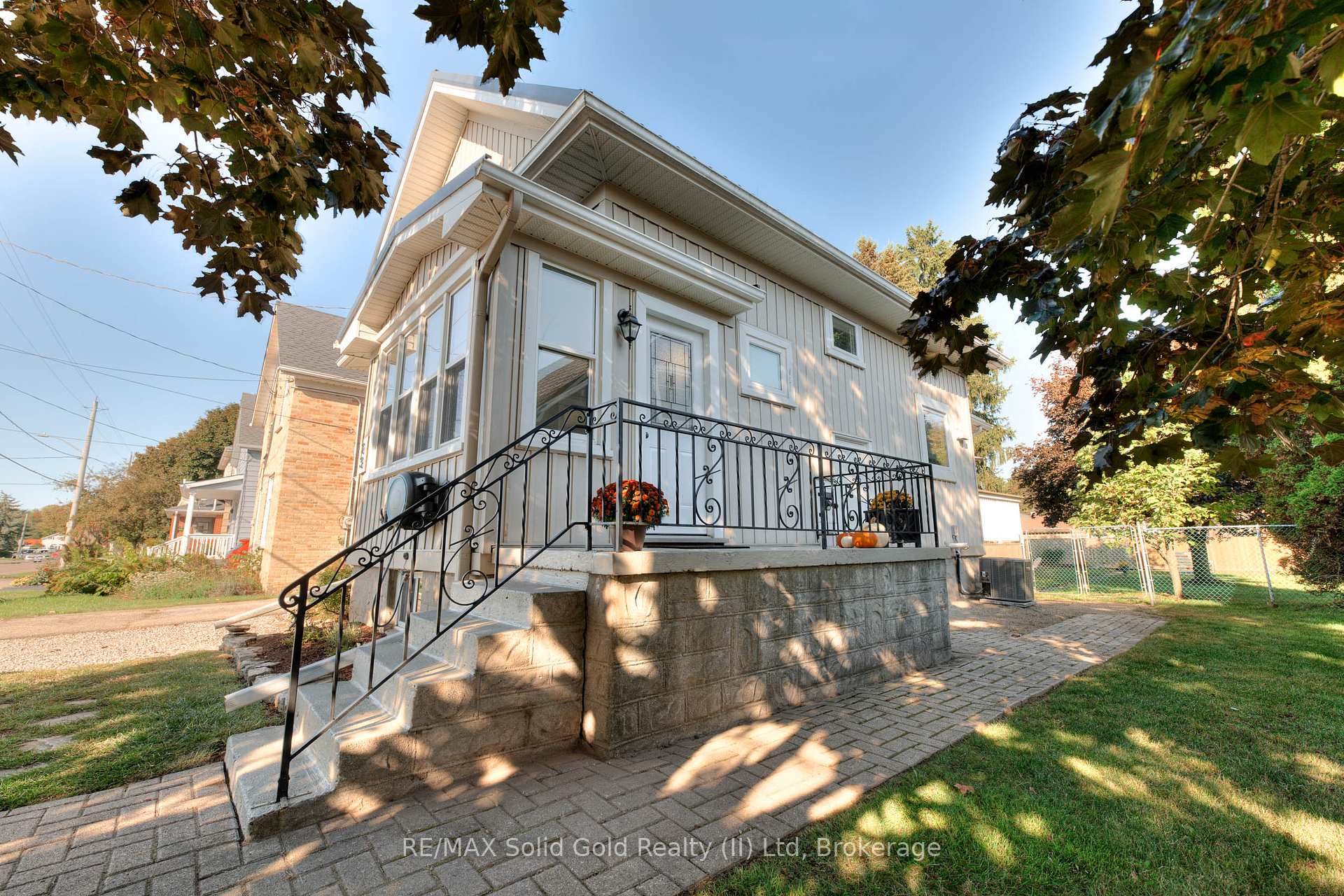 Photo 4 of 33 Bloomingdale Road N, Kitchener — HOMEH