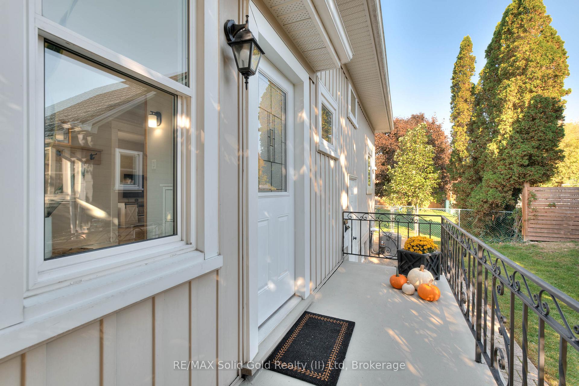 Photo 5 of 33 Bloomingdale Road N, Kitchener — HOMEH