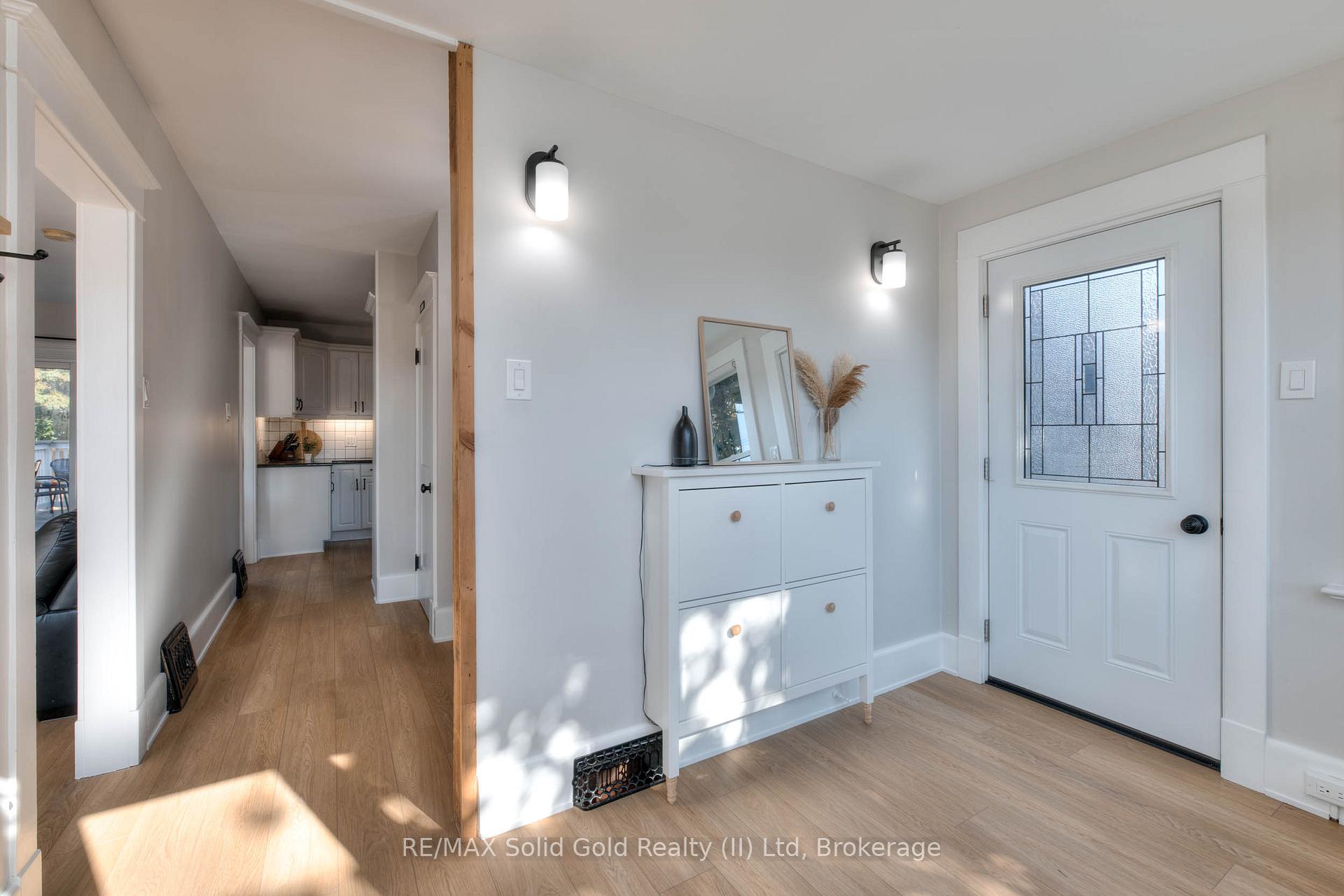 Photo 10 of 33 Bloomingdale Road N, Kitchener — HOMEH