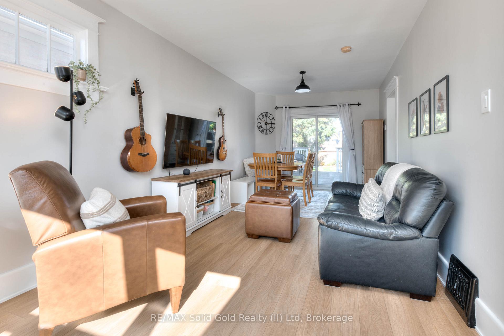 Photo 13 of 33 Bloomingdale Road N, Kitchener — HOMEH