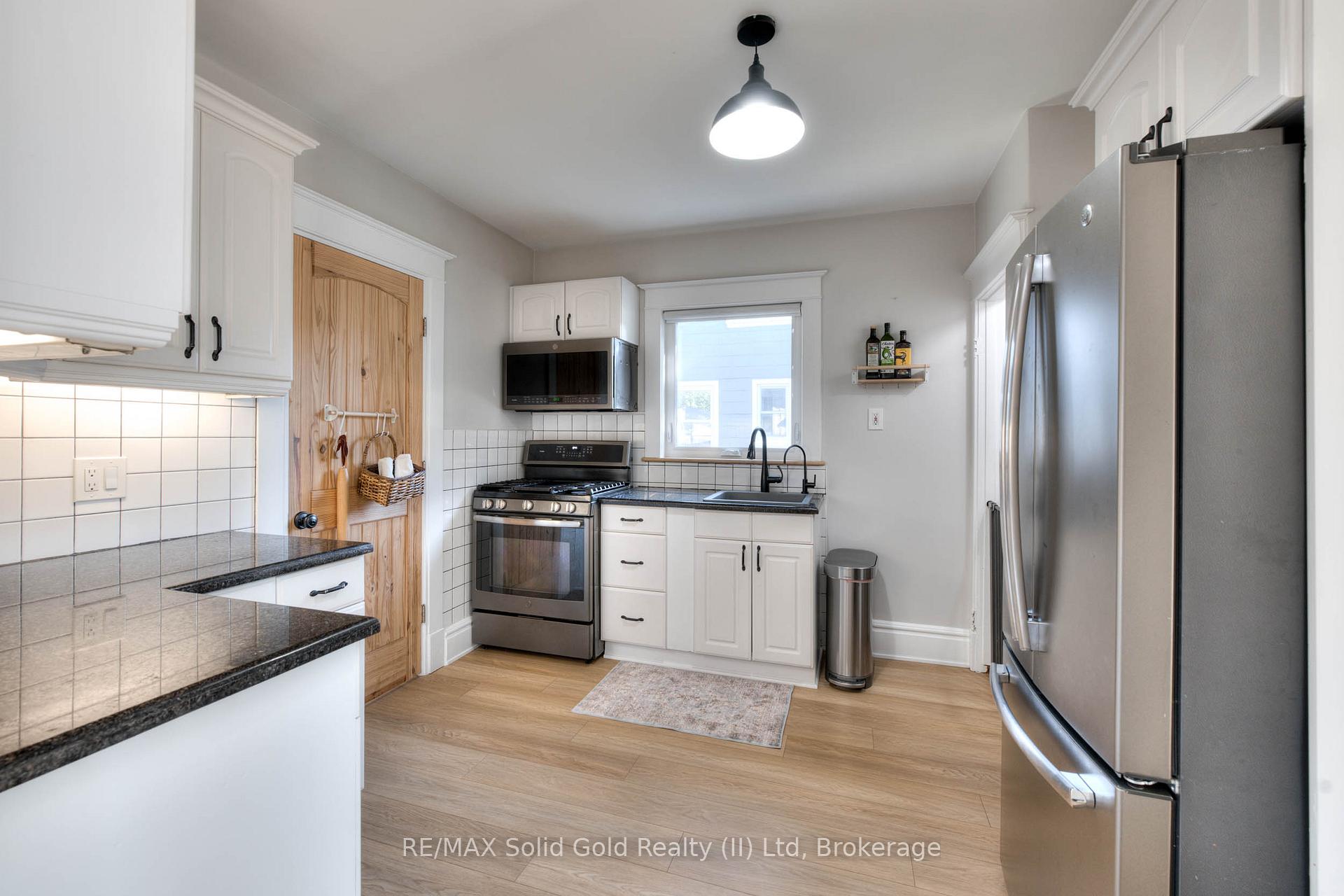 Photo 16 of 33 Bloomingdale Road N, Kitchener — HOMEH