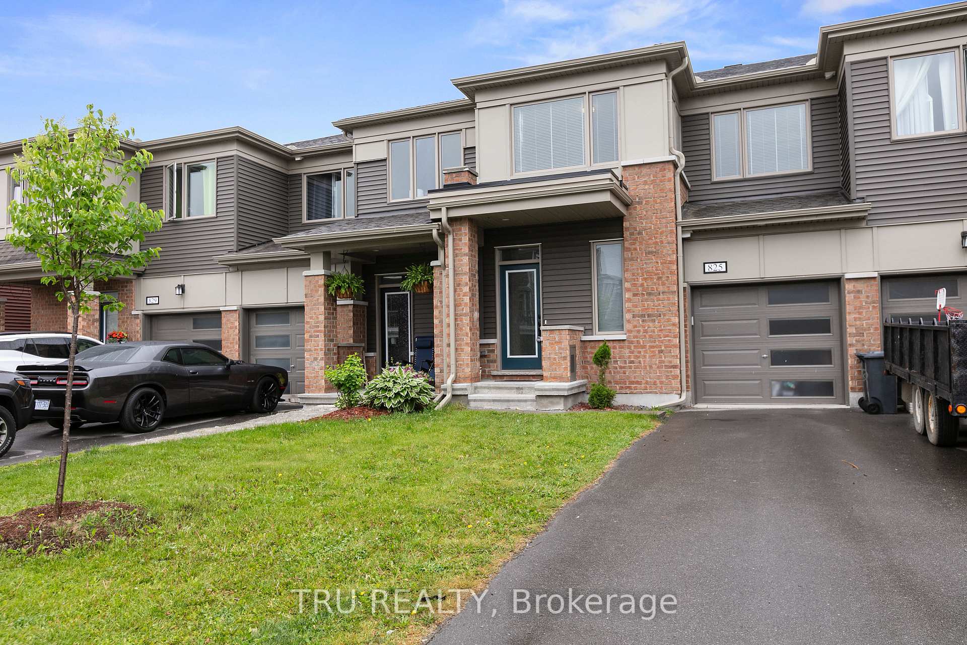 Photo 1 of 825 Brittanic Road, Ottawa, Kanata - Emerald Meadows/Trailwest — HOMEH