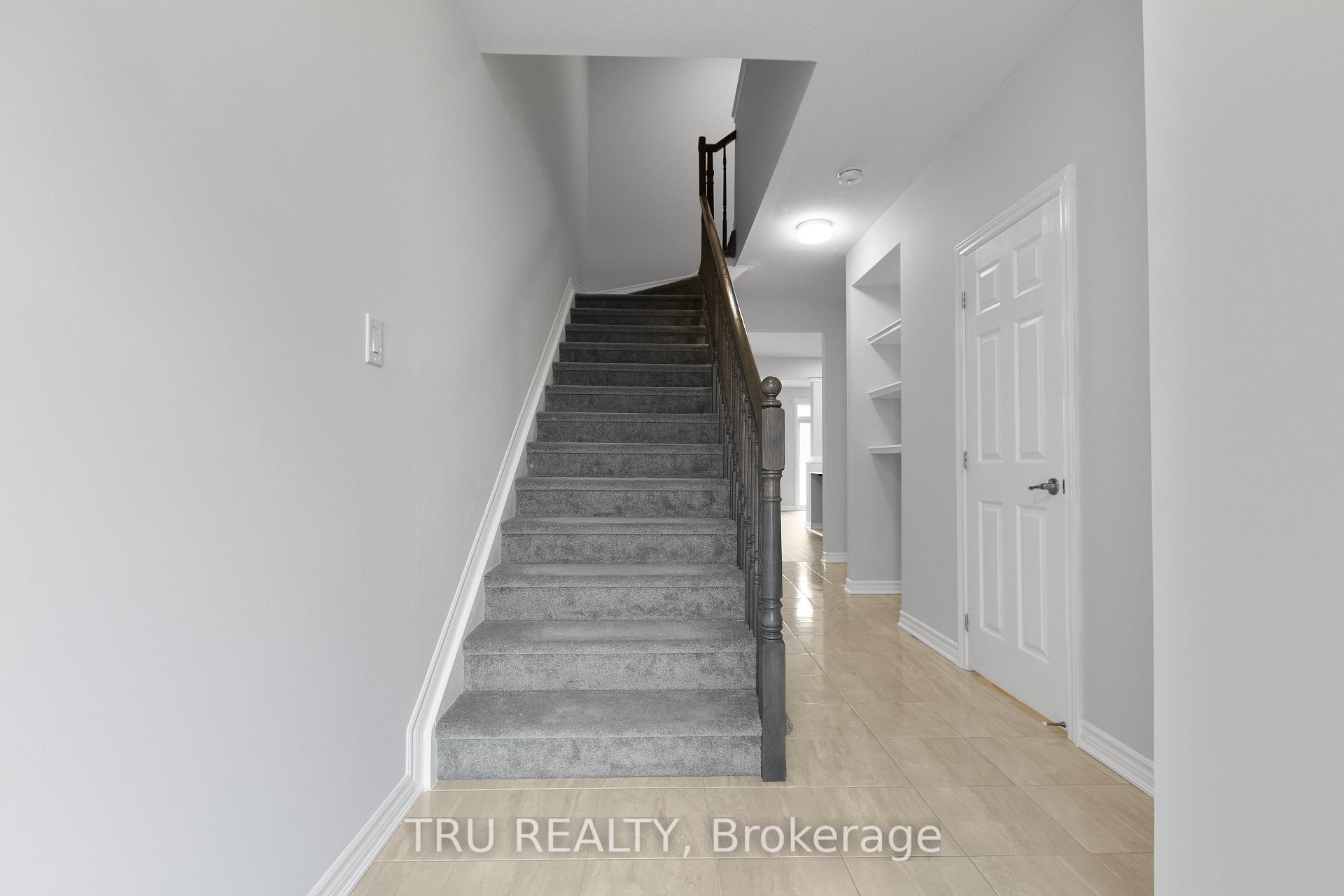 Photo 3 of 825 Brittanic Road, Ottawa, Kanata - Emerald Meadows/Trailwest — HOMEH
