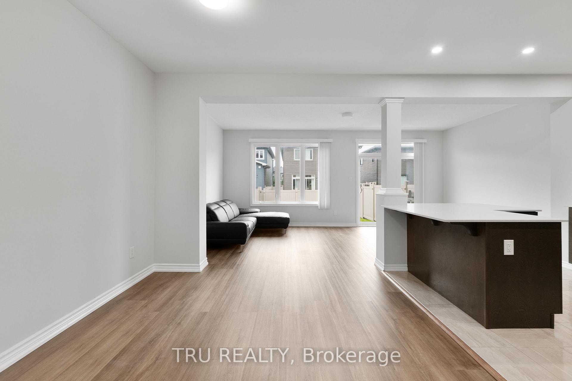 Photo 6 of 825 Brittanic Road, Ottawa, Kanata - Emerald Meadows/Trailwest — HOMEH