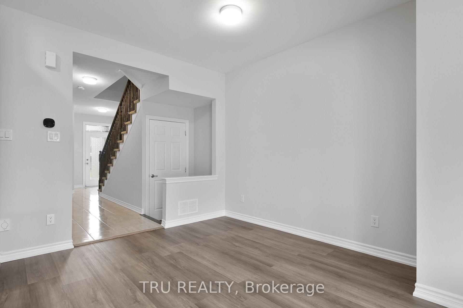 Photo 7 of 825 Brittanic Road, Ottawa, Kanata - Emerald Meadows/Trailwest — HOMEH