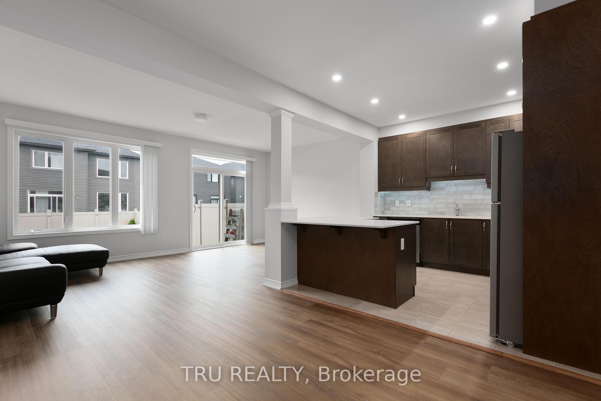 Photo 8 of 825 Brittanic Road, Ottawa, Kanata - Emerald Meadows/Trailwest — HOMEH