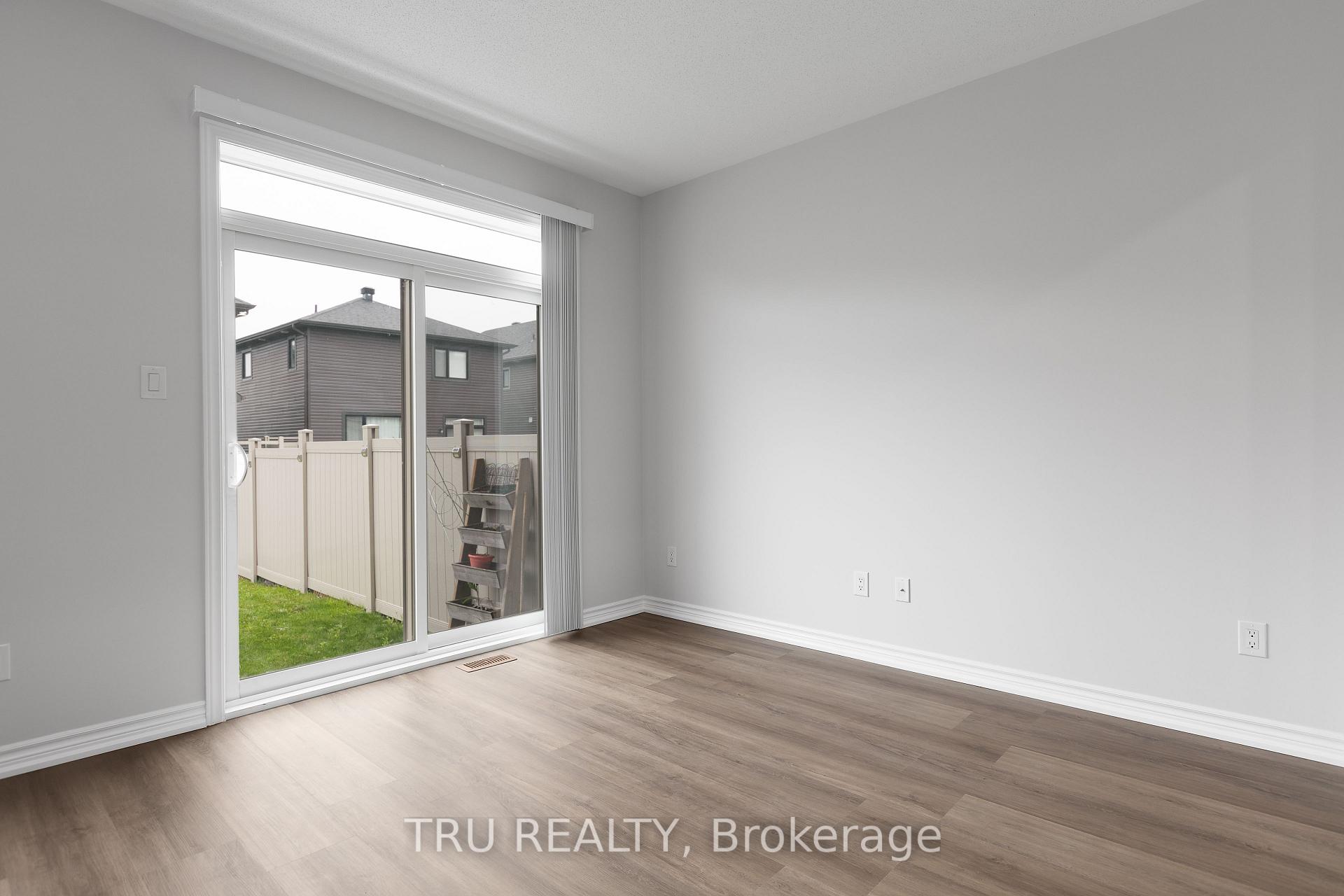 Photo 10 of 825 Brittanic Road, Ottawa, Kanata - Emerald Meadows/Trailwest — HOMEH
