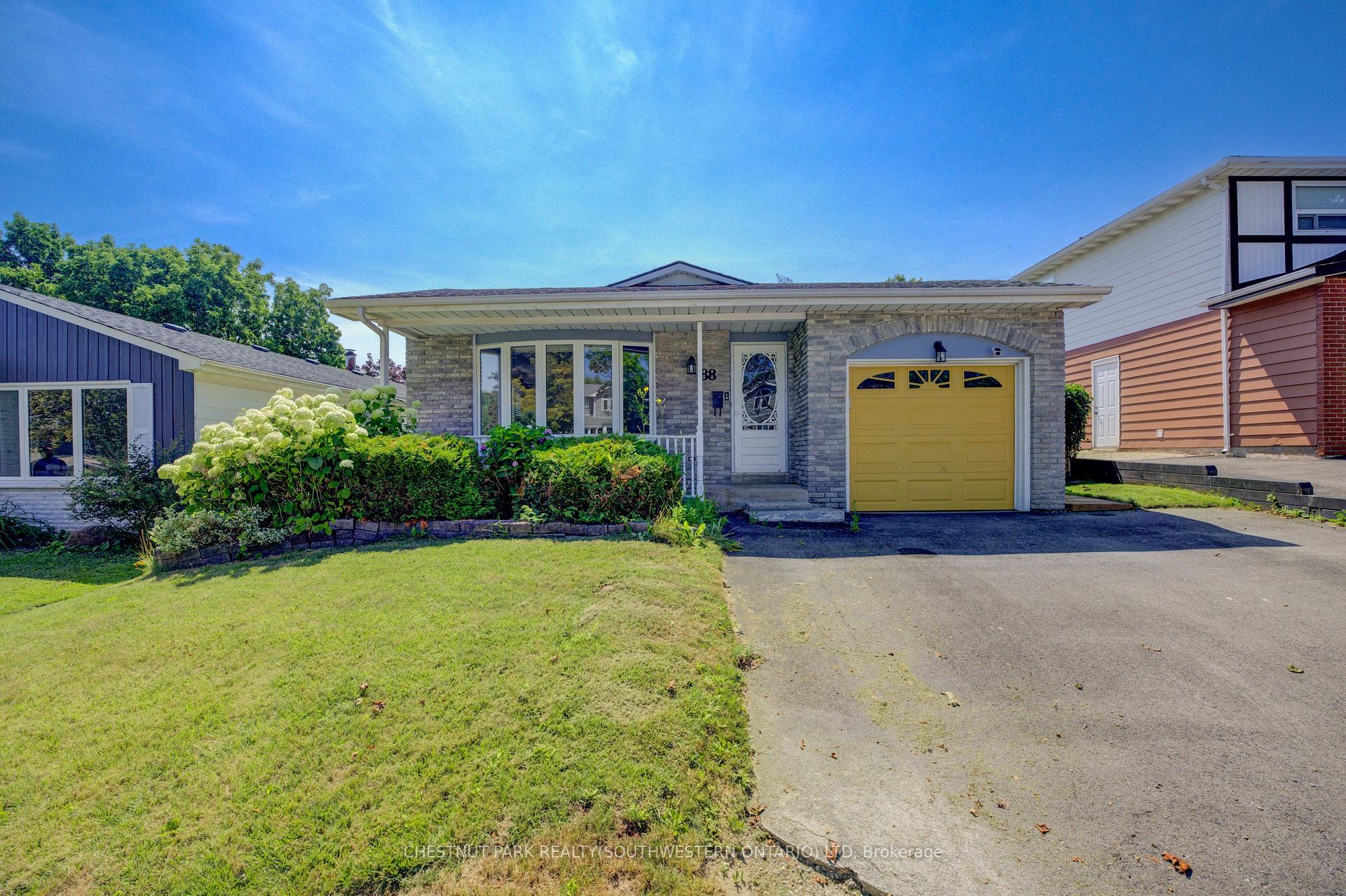 Photo 3 of Unit A, 88 Glen Lake Crescent, Kitchener — HOMEH