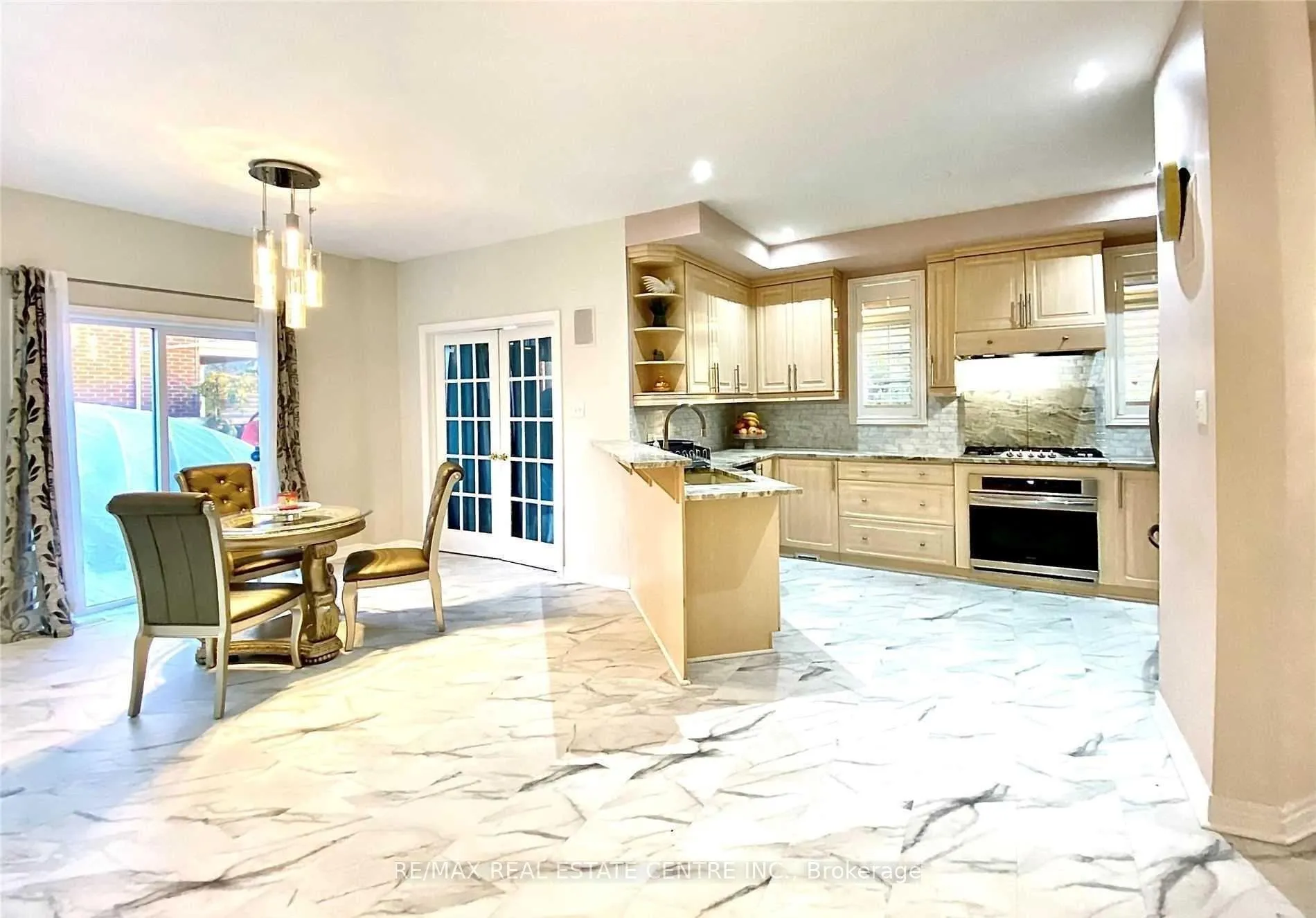 Photo 5 of 56 Islandview Way, Hamilton, Stoney Creek — HOMEH