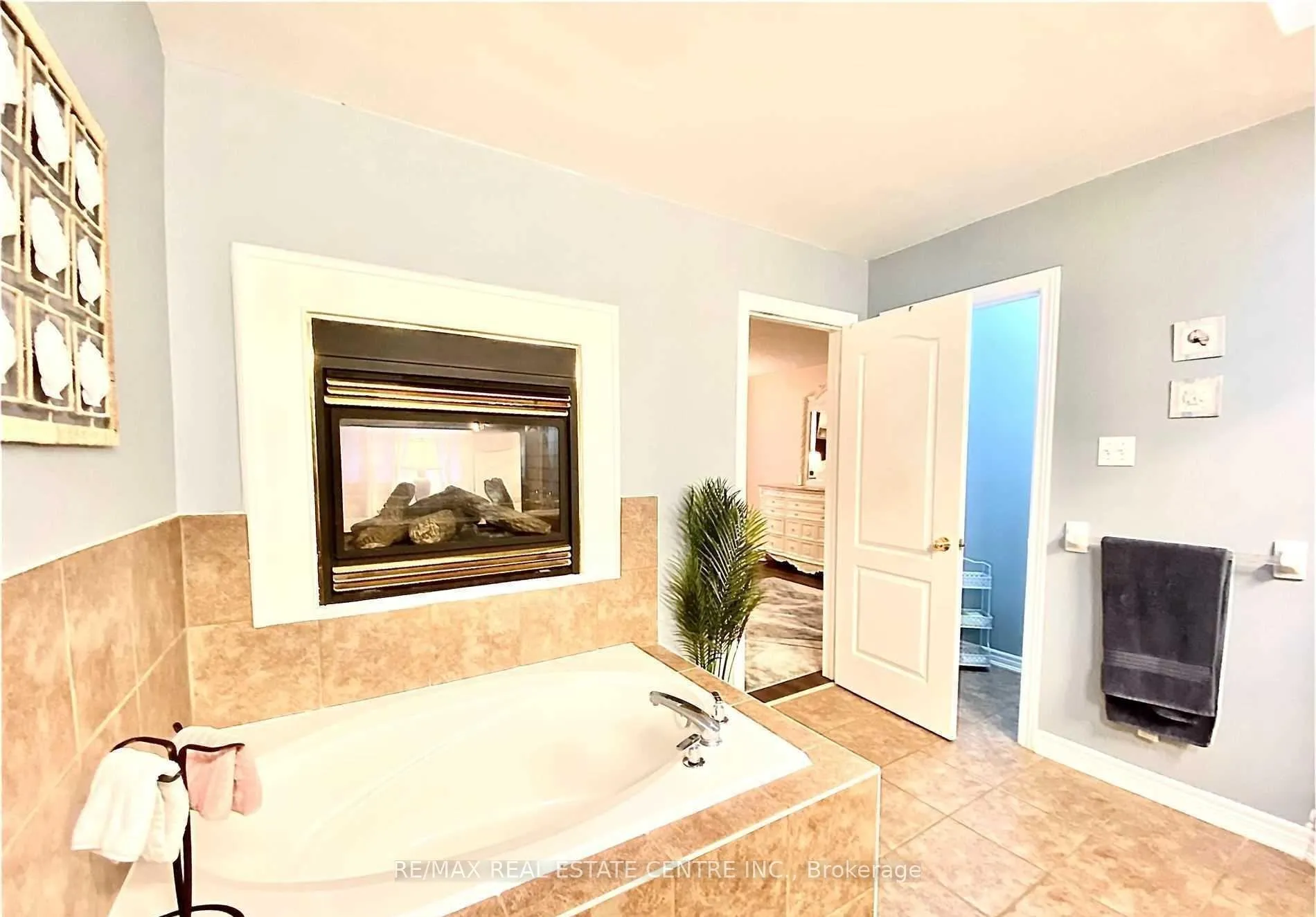 Photo 16 of 56 Islandview Way, Hamilton, Stoney Creek — HOMEH