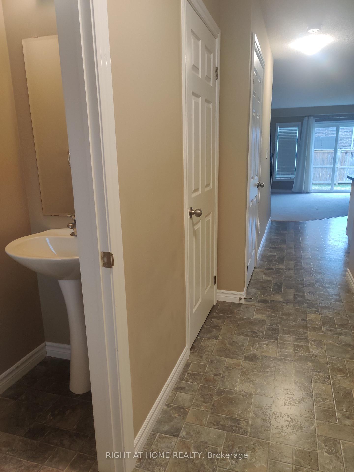 Photo 3 of 138 Maitland Street, Kitchener — HOMEH