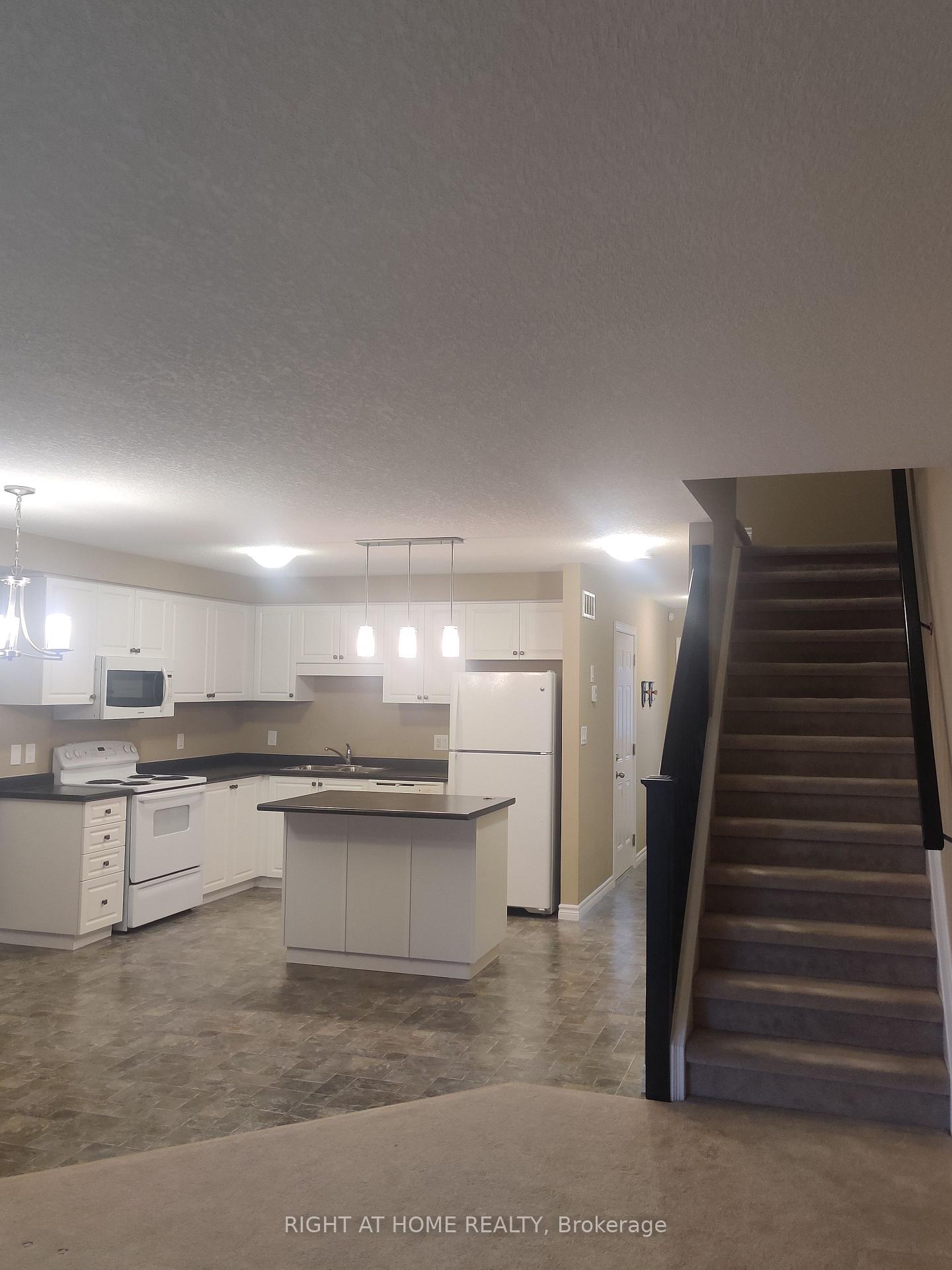 Photo 4 of 138 Maitland Street, Kitchener — HOMEH
