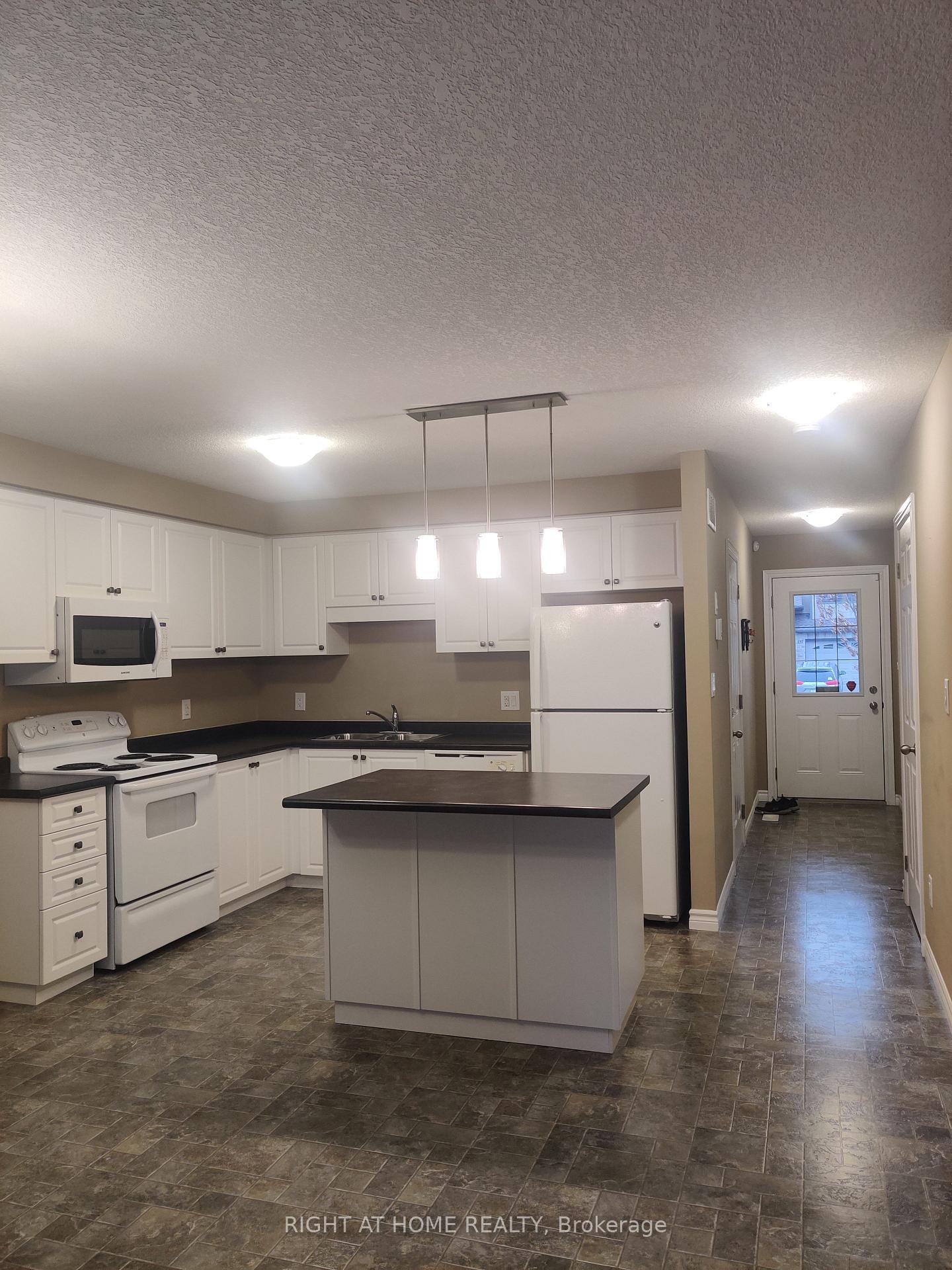 Photo 5 of 138 Maitland Street, Kitchener — HOMEH