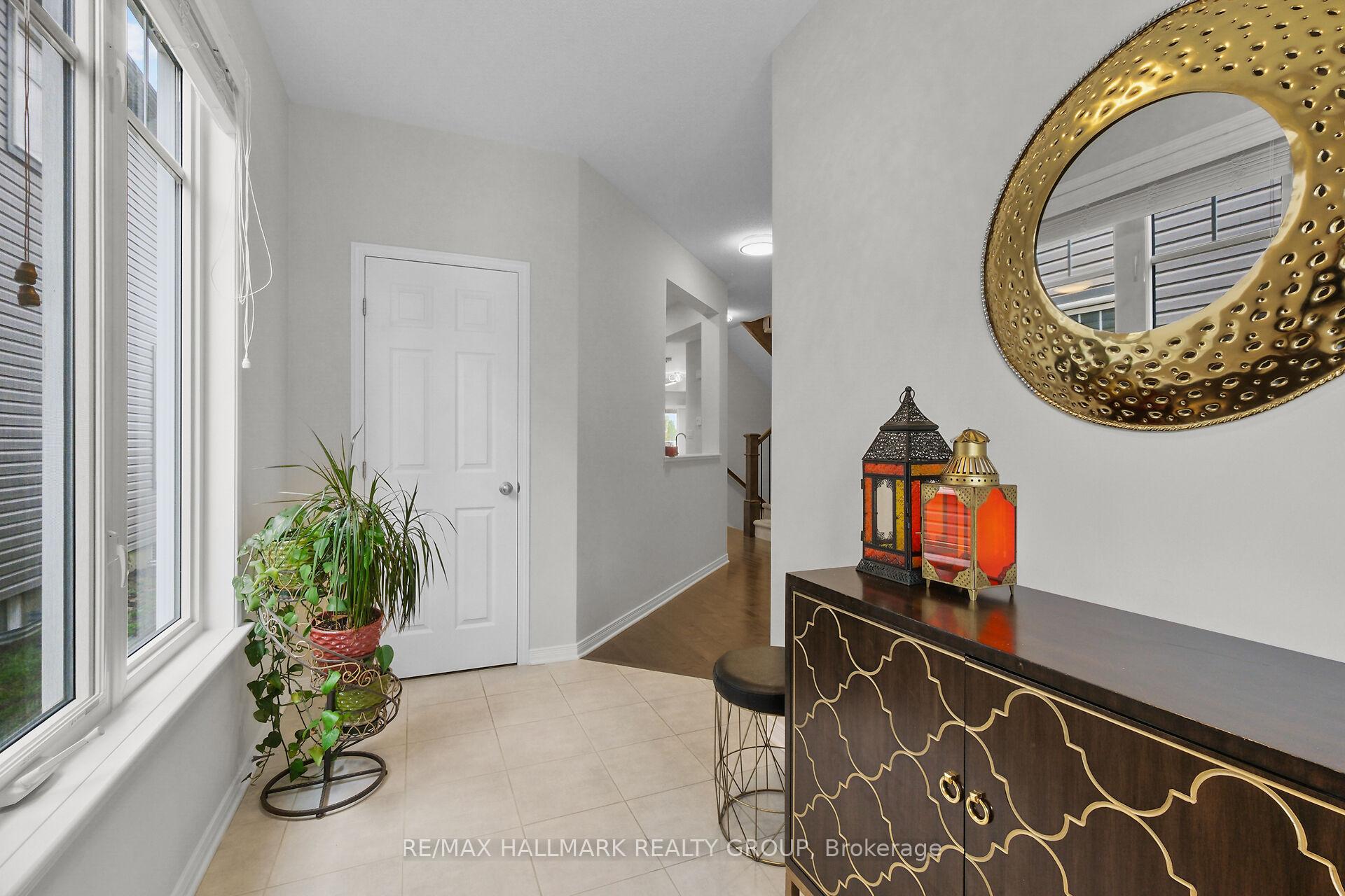 Photo 3 of 74 Tapadero Avenue, Ottawa, Kanata - Emerald Meadows/Trailwest — HOMEH