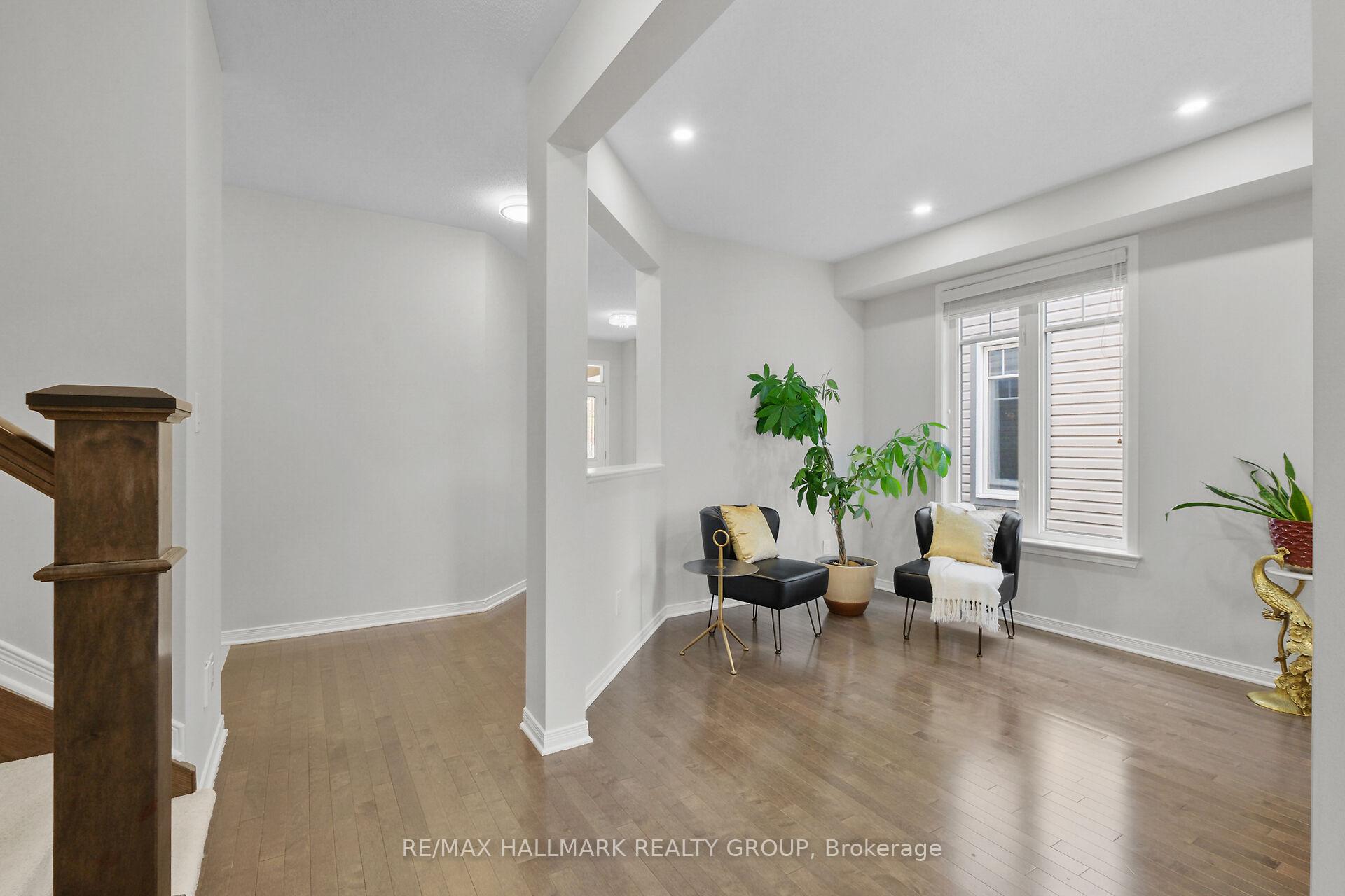 Photo 4 of 74 Tapadero Avenue, Ottawa, Kanata - Emerald Meadows/Trailwest — HOMEH