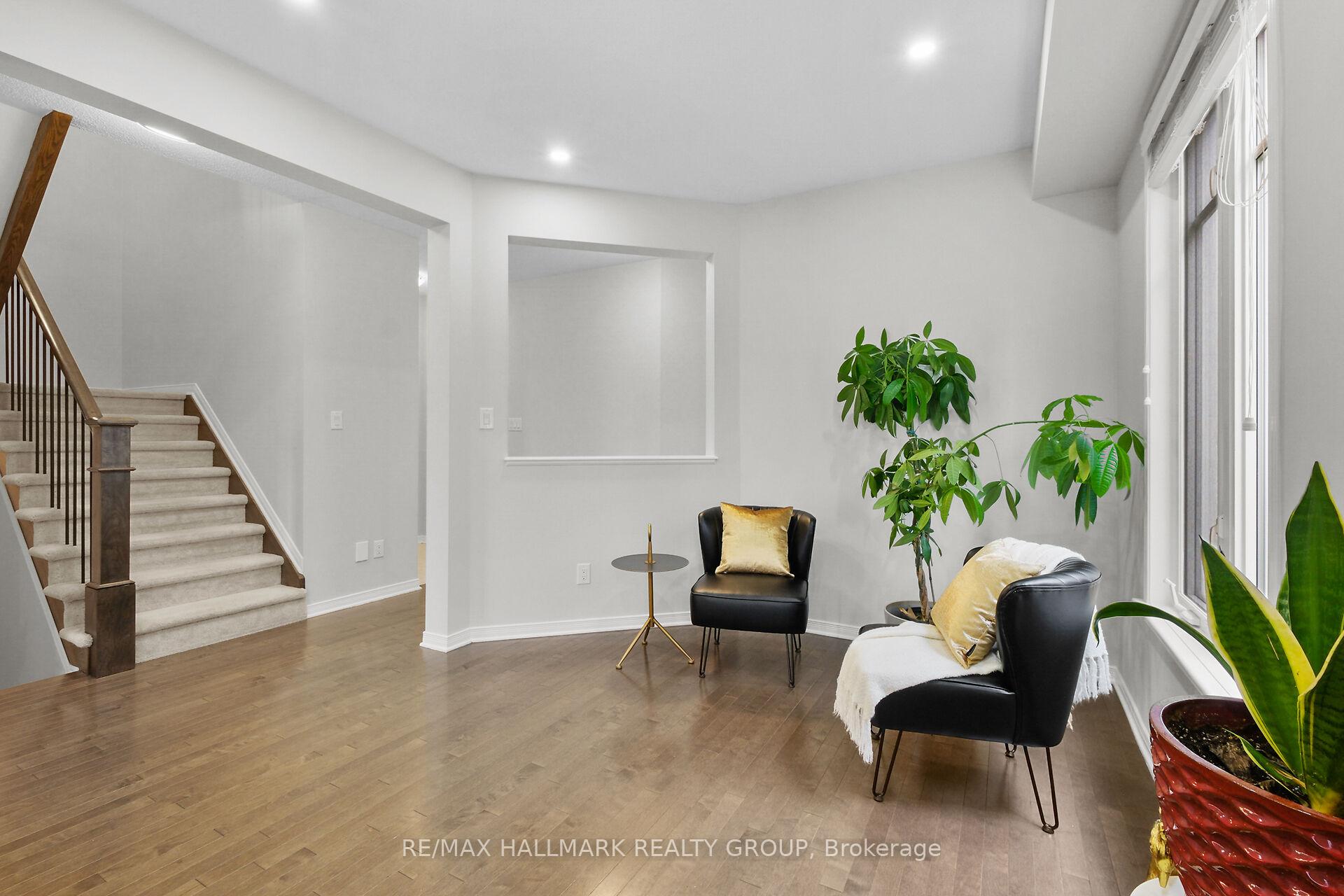 Photo 5 of 74 Tapadero Avenue, Ottawa, Kanata - Emerald Meadows/Trailwest — HOMEH
