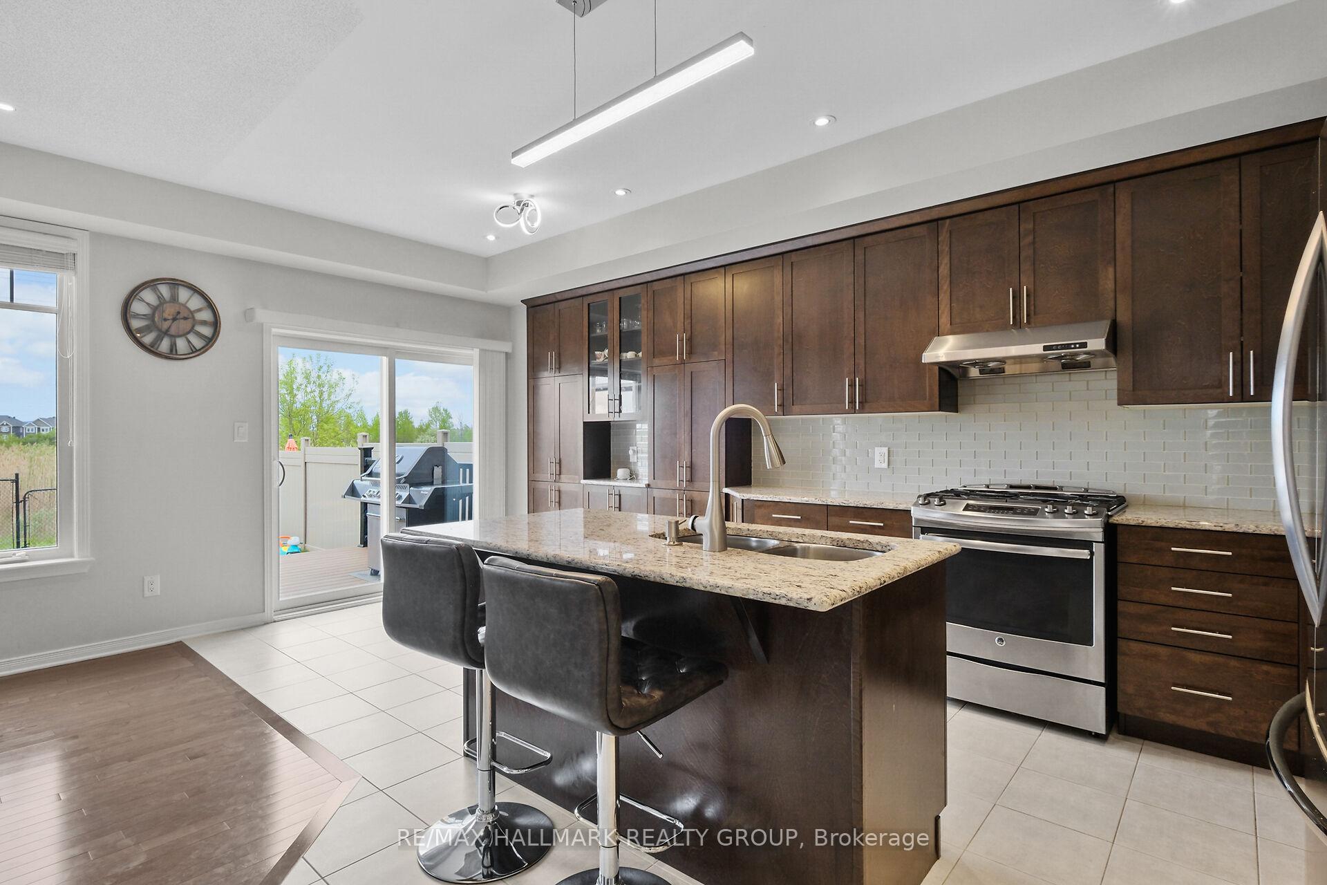 Photo 9 of 74 Tapadero Avenue, Ottawa, Kanata - Emerald Meadows/Trailwest — HOMEH