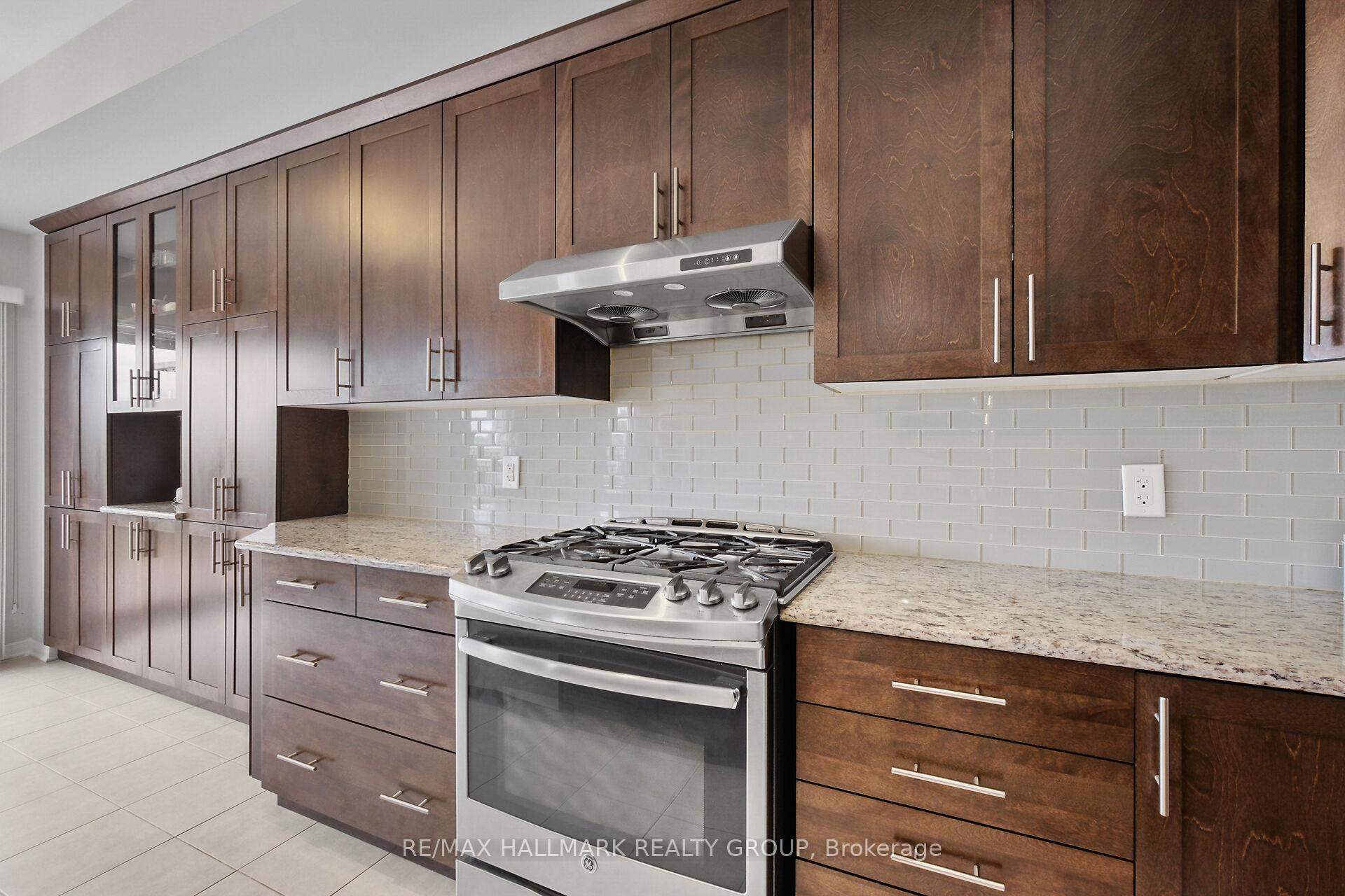 Photo 11 of 74 Tapadero Avenue, Ottawa, Kanata - Emerald Meadows/Trailwest — HOMEH