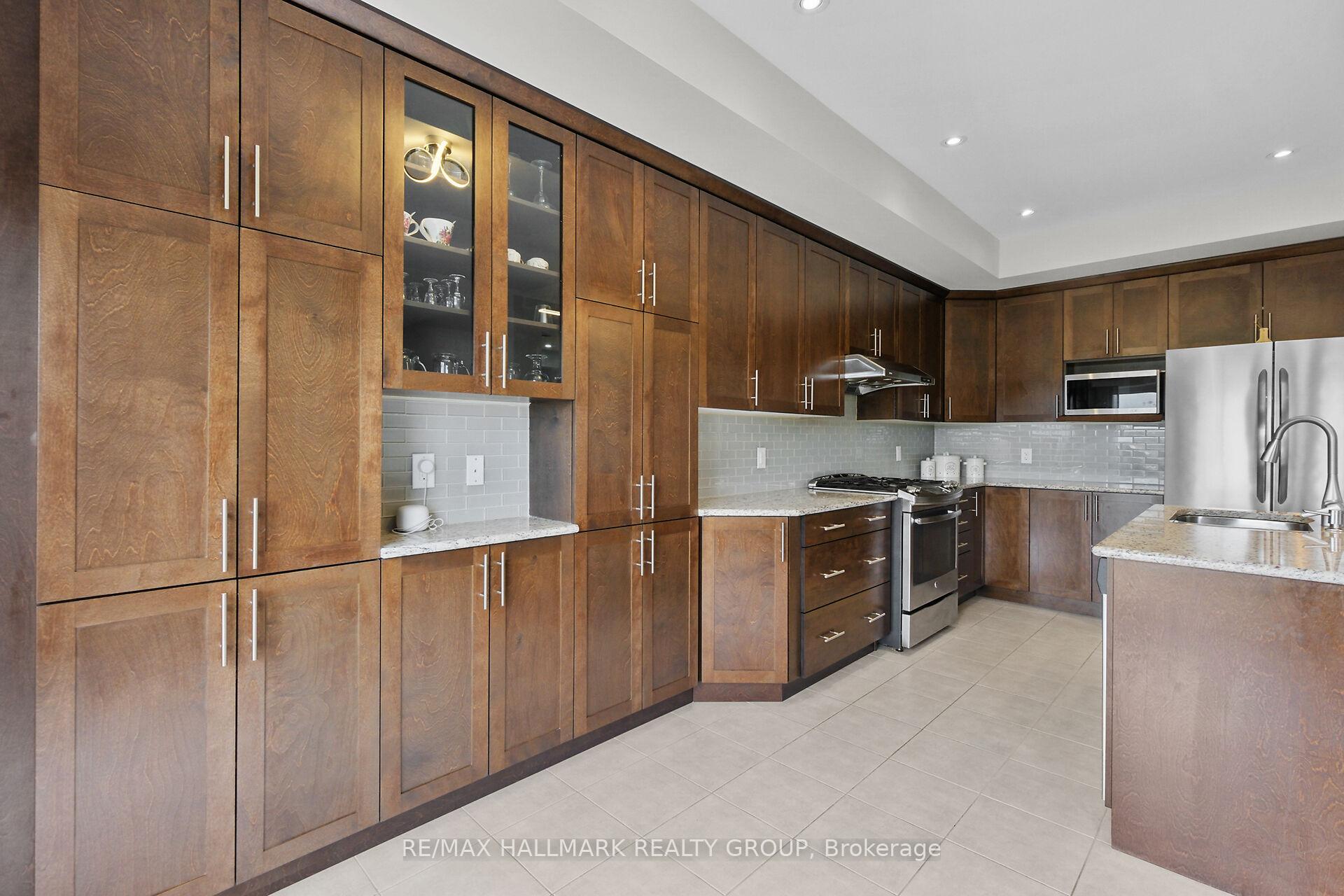Photo 12 of 74 Tapadero Avenue, Ottawa, Kanata - Emerald Meadows/Trailwest — HOMEH