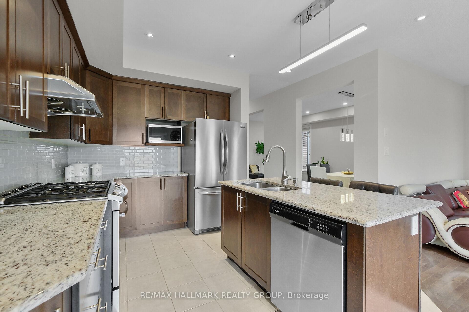 Photo 13 of 74 Tapadero Avenue, Ottawa, Kanata - Emerald Meadows/Trailwest — HOMEH