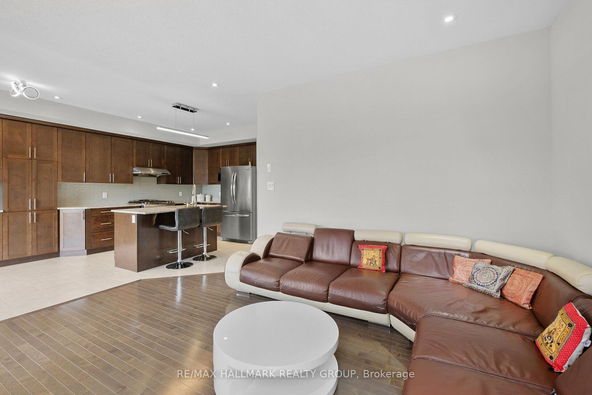 Photo 17 of 74 Tapadero Avenue, Ottawa, Kanata - Emerald Meadows/Trailwest — HOMEH