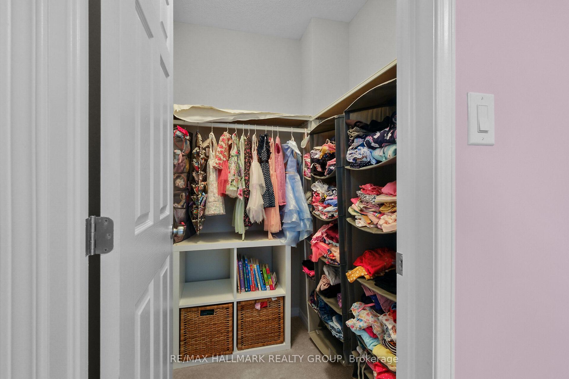 Photo 33 of 74 Tapadero Avenue, Ottawa, Kanata - Emerald Meadows/Trailwest — HOMEH