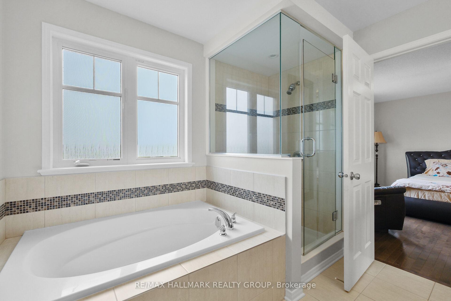 Photo 41 of 74 Tapadero Avenue, Ottawa, Kanata - Emerald Meadows/Trailwest — HOMEH