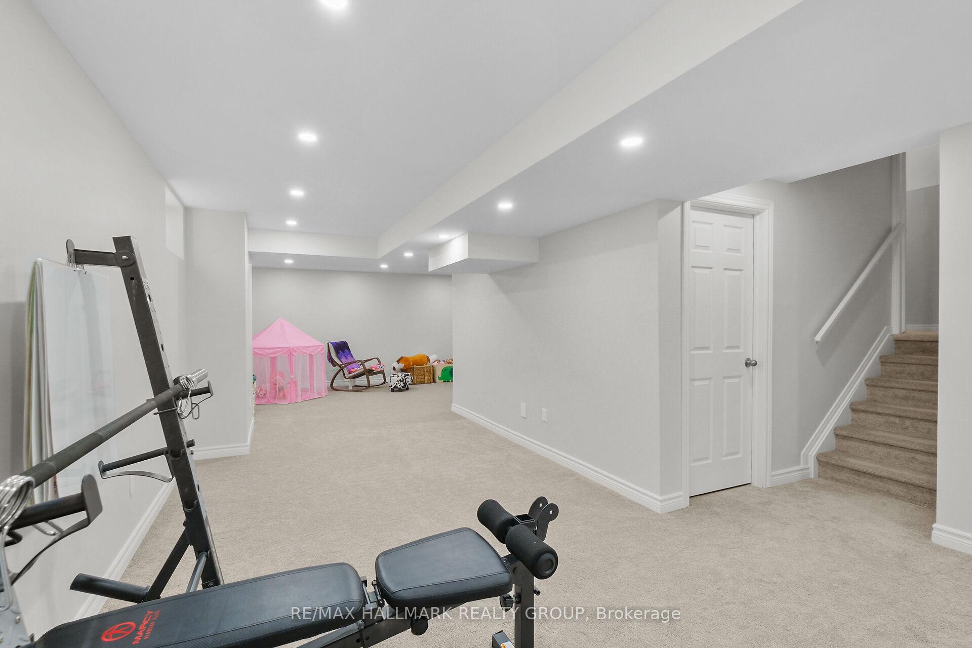 Photo 42 of 74 Tapadero Avenue, Ottawa, Kanata - Emerald Meadows/Trailwest — HOMEH