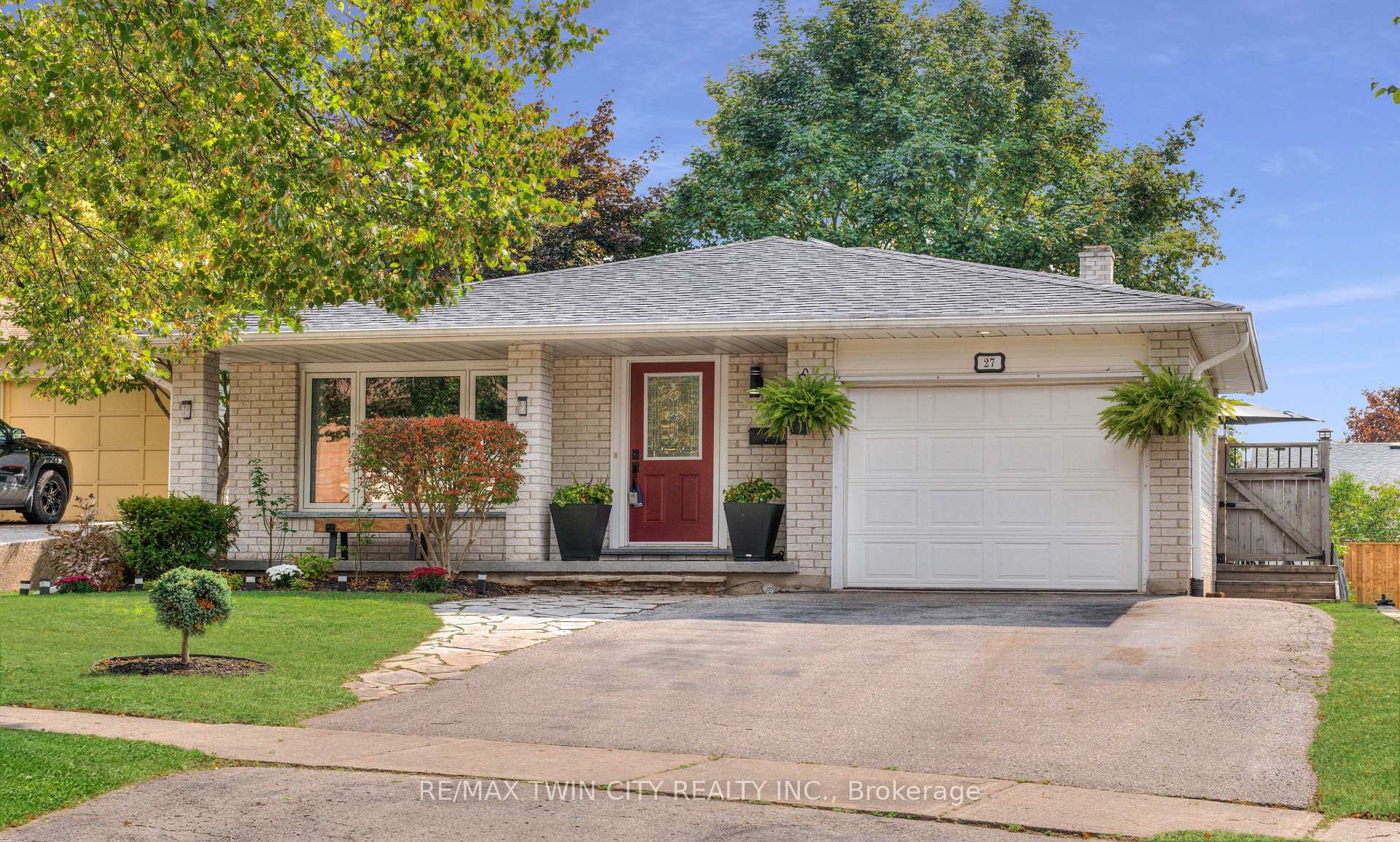Photo 1 of 27 Wheatfield Crescent, Kitchener — HOMEH