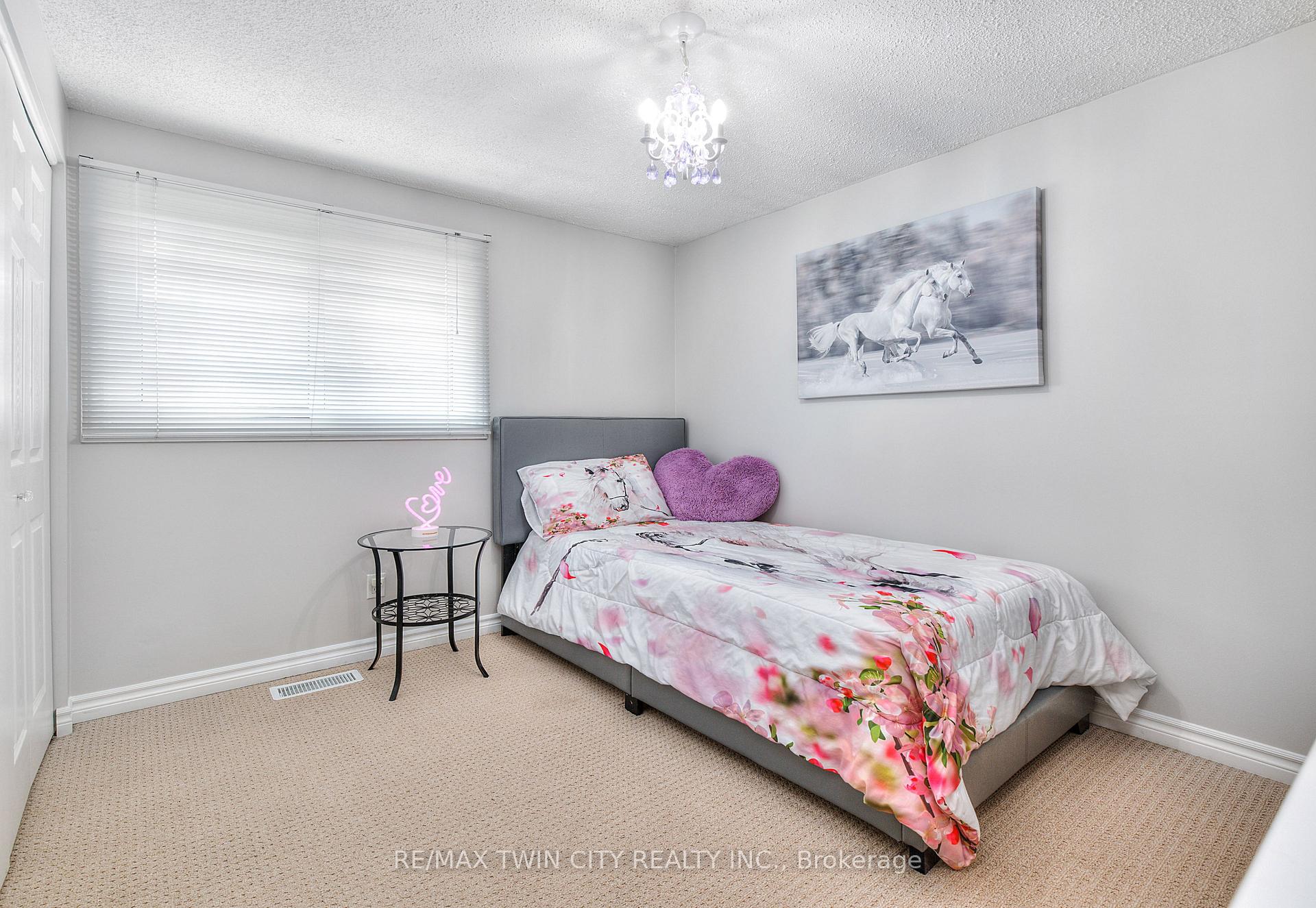 Photo 3 of 27 Wheatfield Crescent, Kitchener — HOMEH