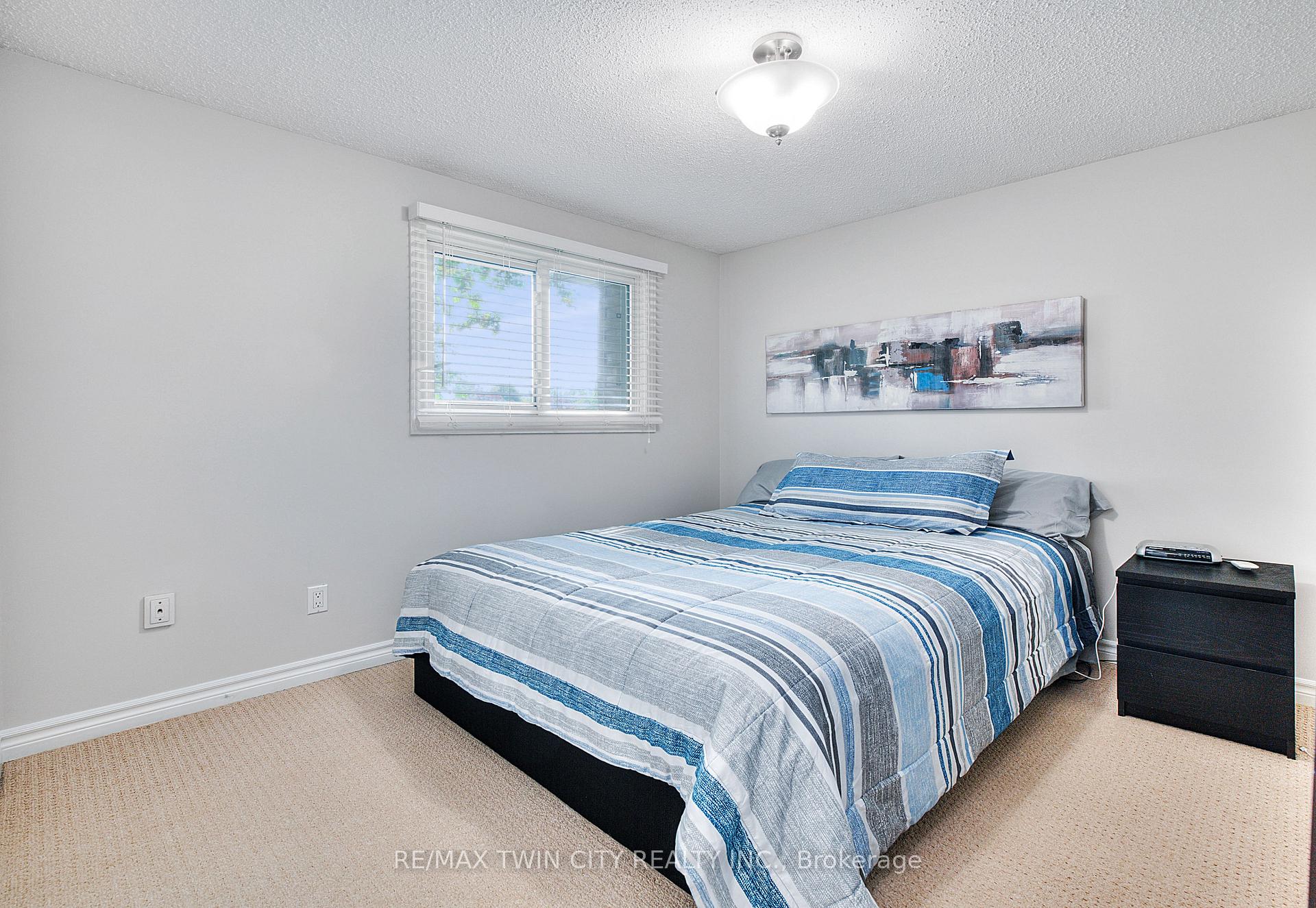 Photo 4 of 27 Wheatfield Crescent, Kitchener — HOMEH