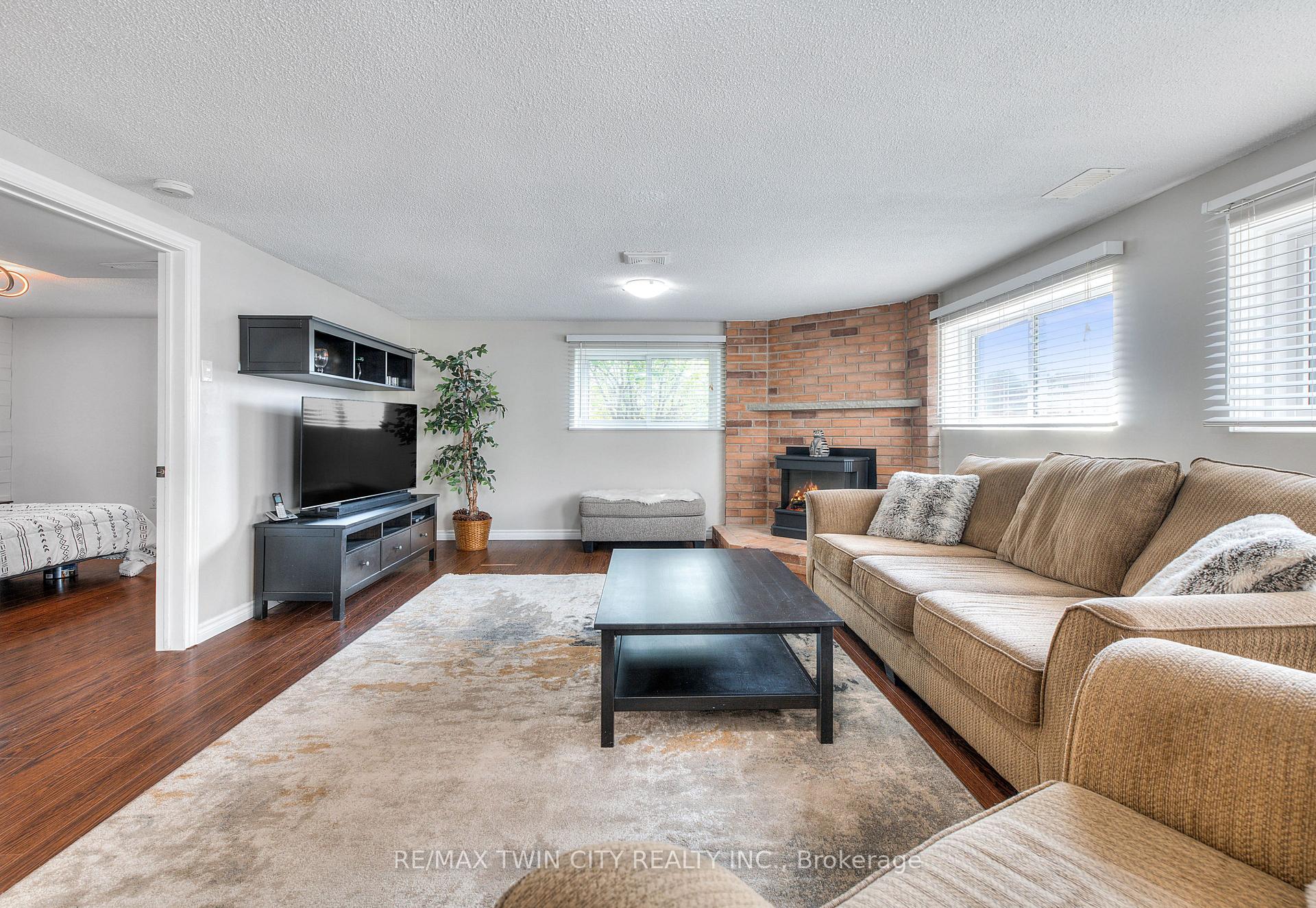Photo 9 of 27 Wheatfield Crescent, Kitchener — HOMEH
