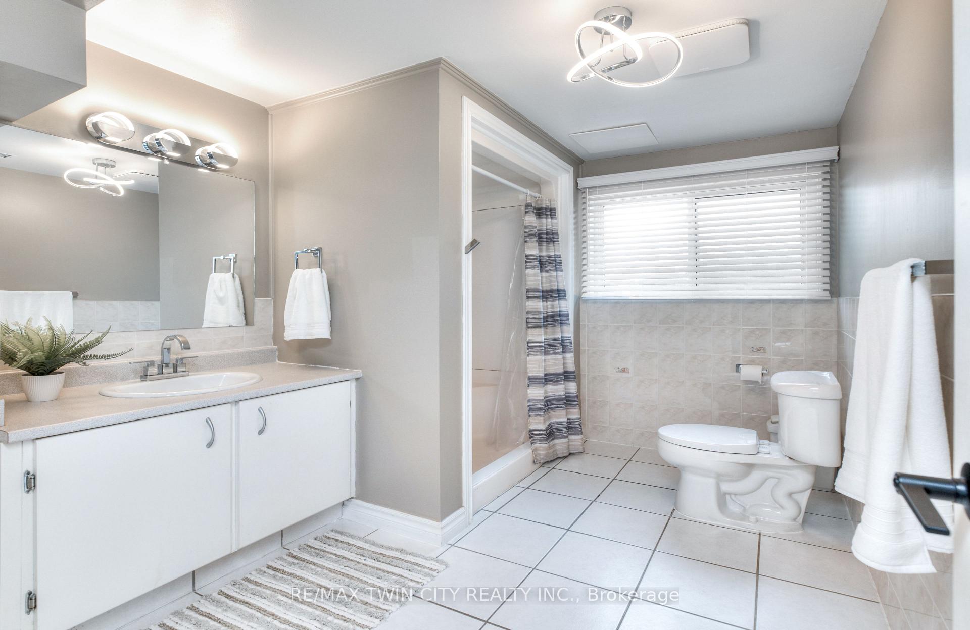 Photo 13 of 27 Wheatfield Crescent, Kitchener — HOMEH