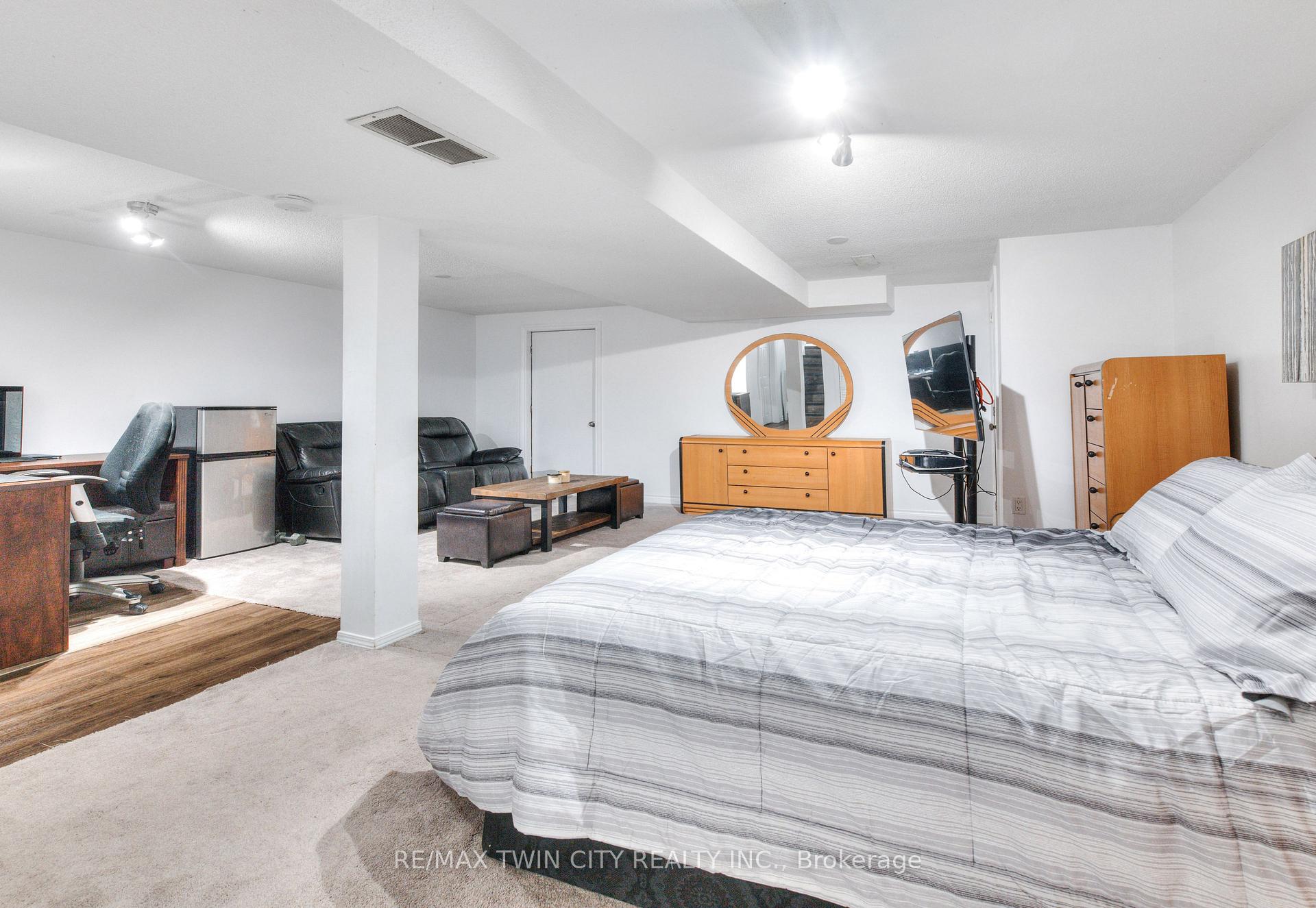Photo 14 of 27 Wheatfield Crescent, Kitchener — HOMEH