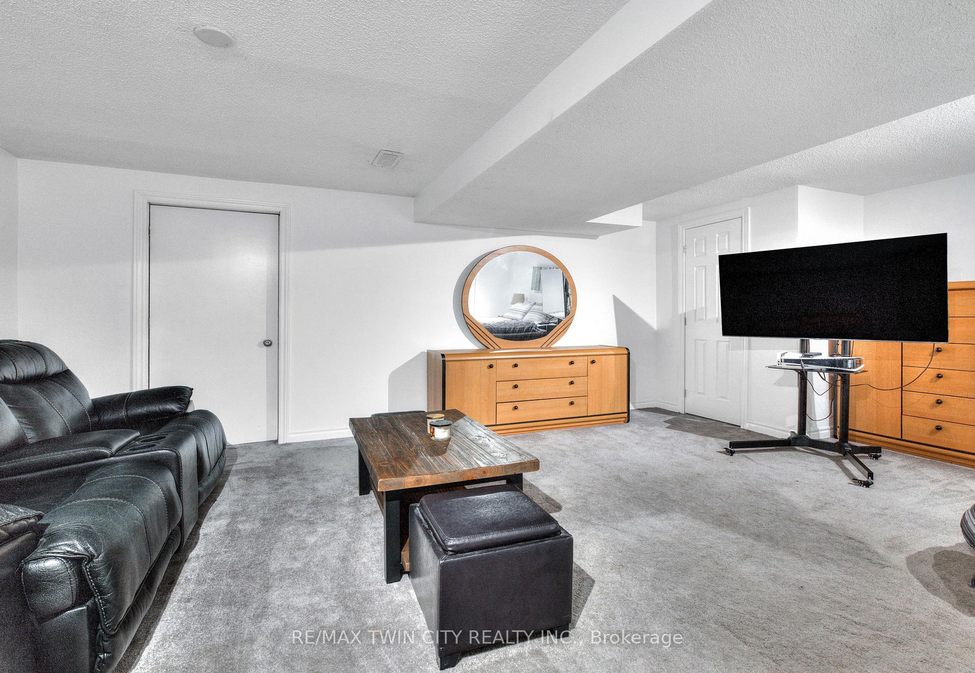 Photo 15 of 27 Wheatfield Crescent, Kitchener — HOMEH