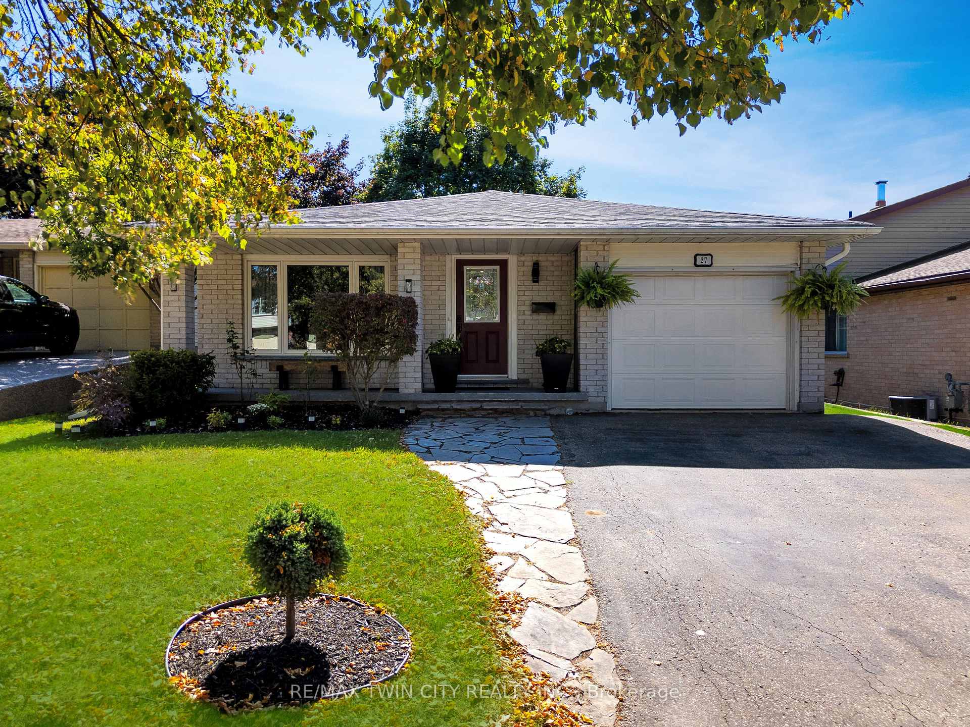 Photo 17 of 27 Wheatfield Crescent, Kitchener — HOMEH