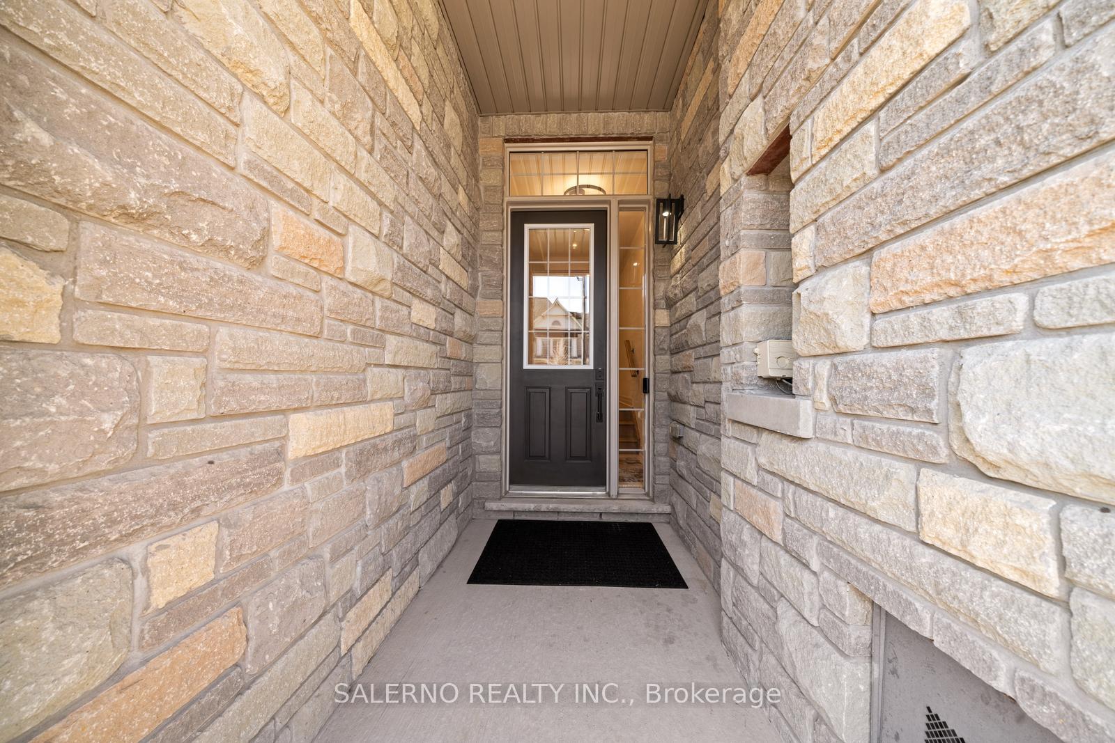 Photo 3 of 54 Tatton Court, King, King City — HOMEH