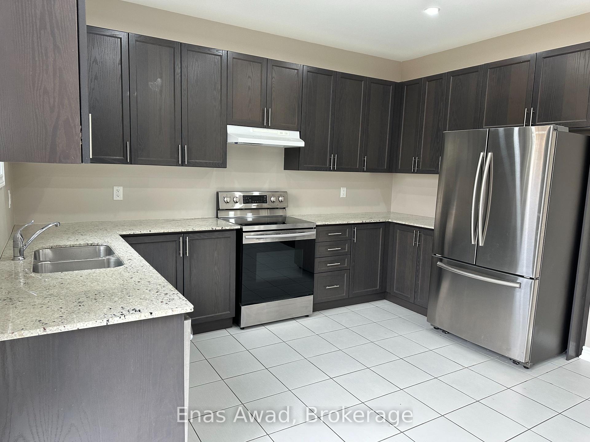 Photo 5 of 1026 Green Street, Innisfil, Lefroy — HOMEH