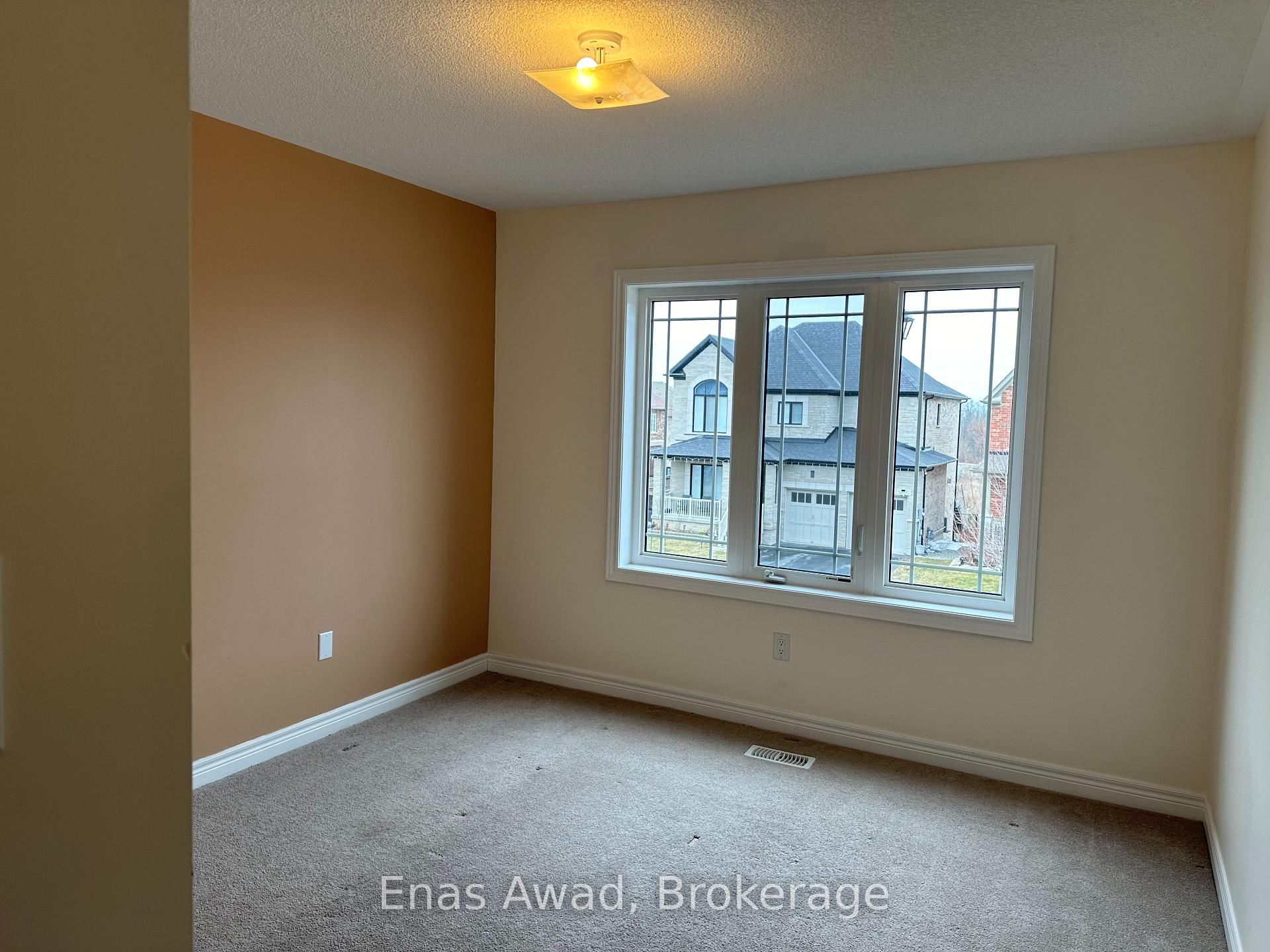 Photo 24 of 1026 Green Street, Innisfil, Lefroy — HOMEH