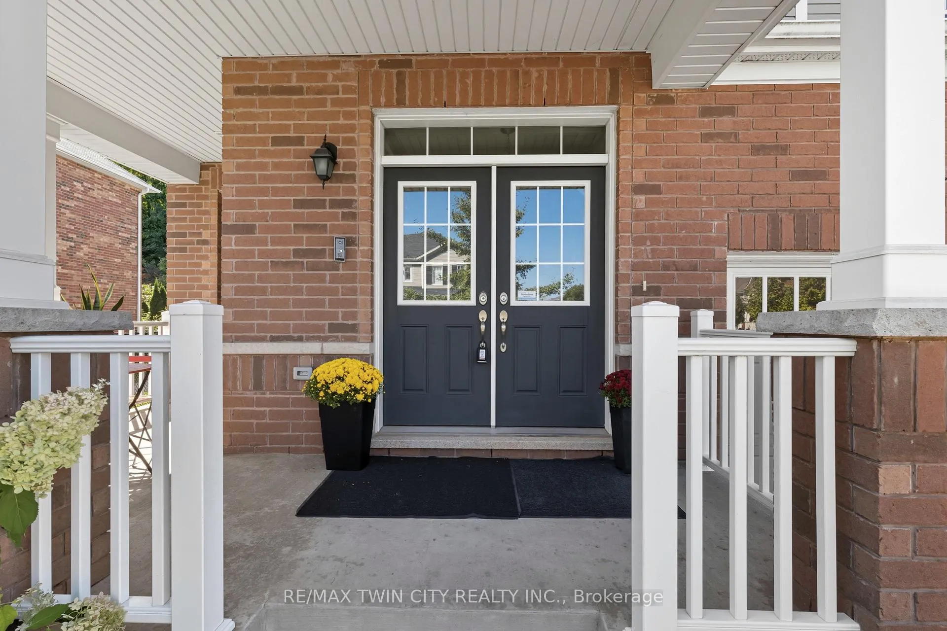 Photo 4 of 304 Falling Green Crescent, Kitchener — HOMEH