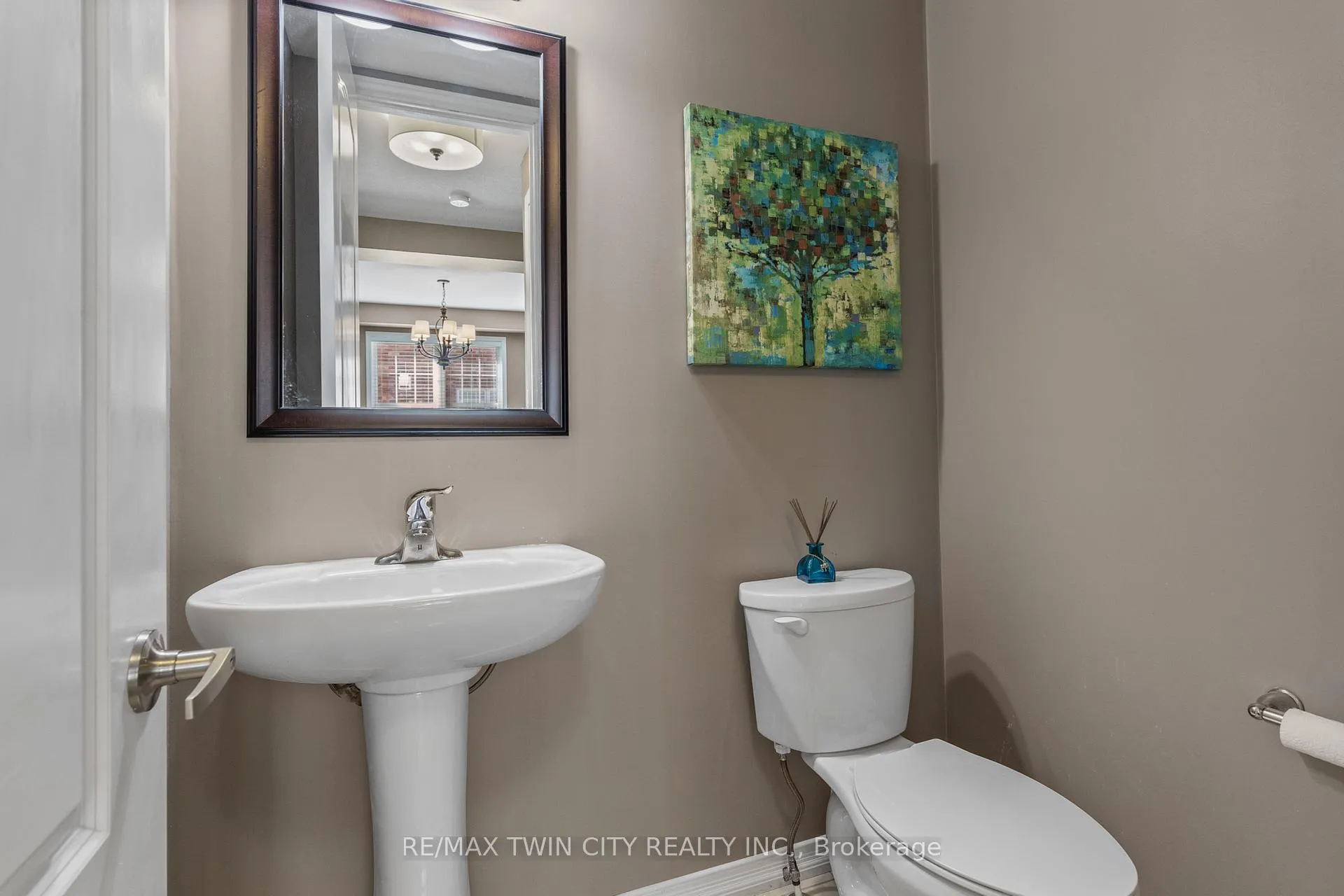 Photo 15 of 304 Falling Green Crescent, Kitchener — HOMEH