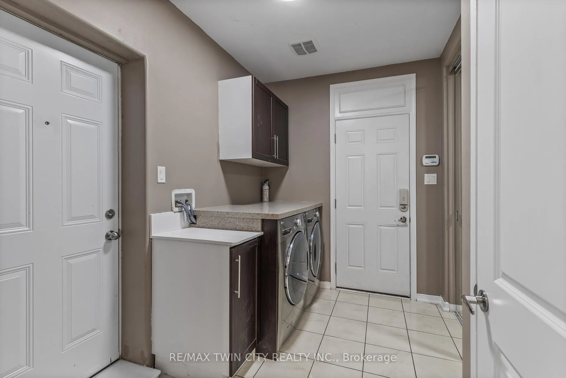 Photo 16 of 304 Falling Green Crescent, Kitchener — HOMEH