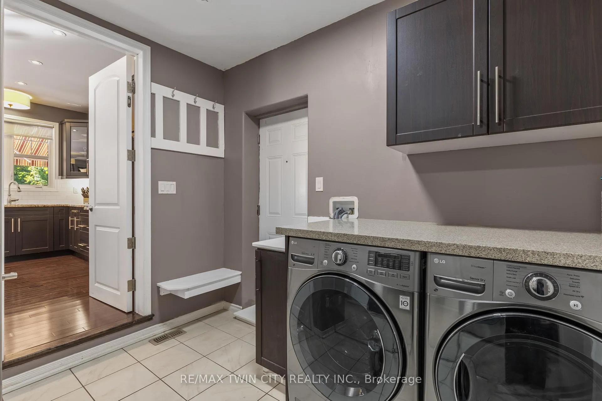 Photo 17 of 304 Falling Green Crescent, Kitchener — HOMEH