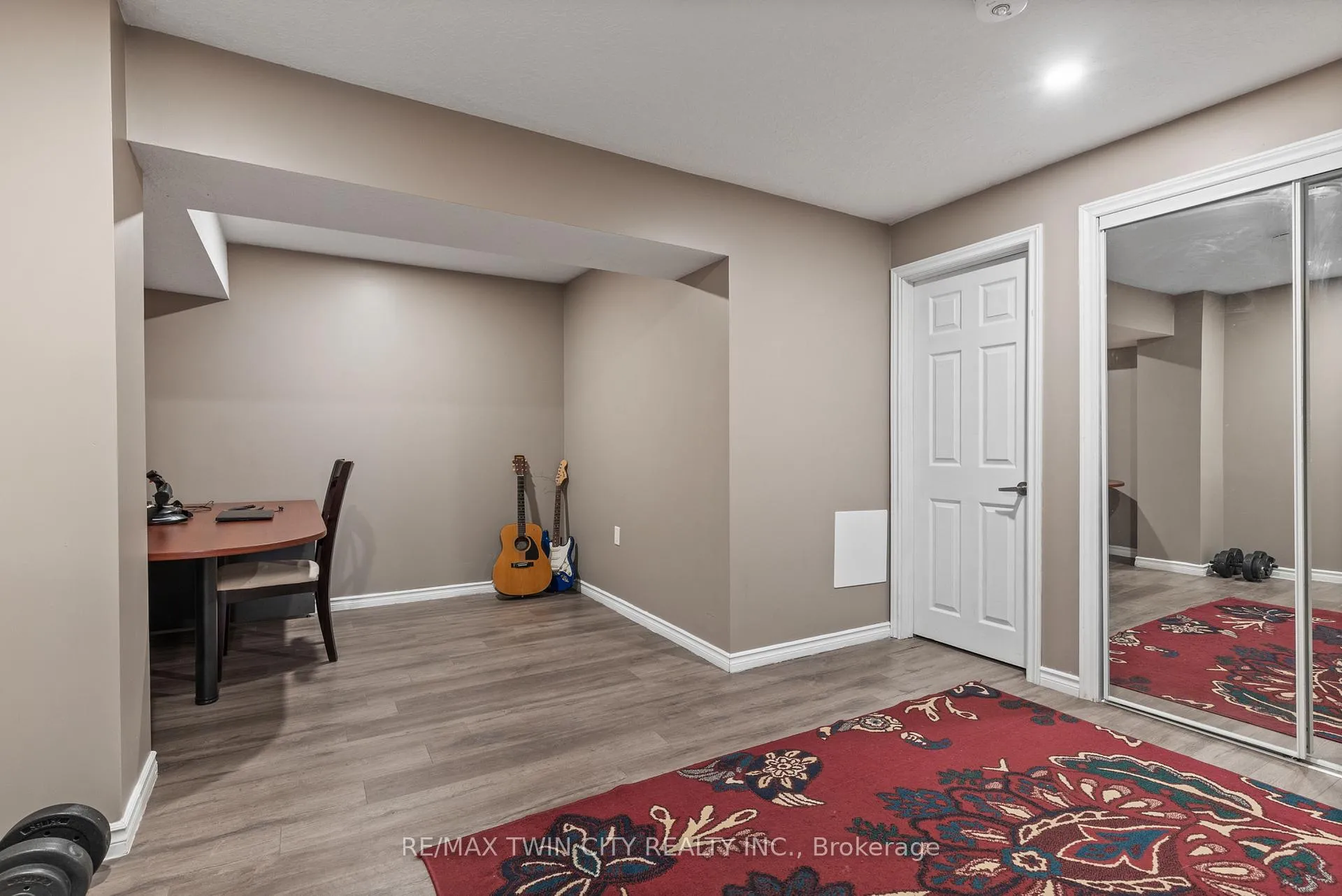 Photo 34 of 304 Falling Green Crescent, Kitchener — HOMEH