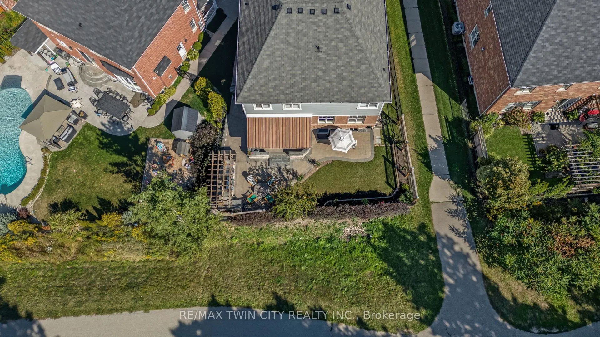 Photo 44 of 304 Falling Green Crescent, Kitchener — HOMEH