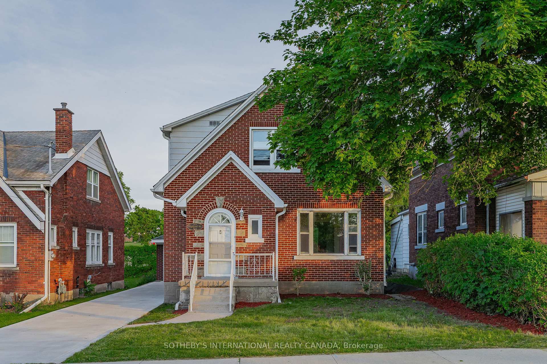 Photo 2 of 185 Highland Road W, Kitchener — HOMEH