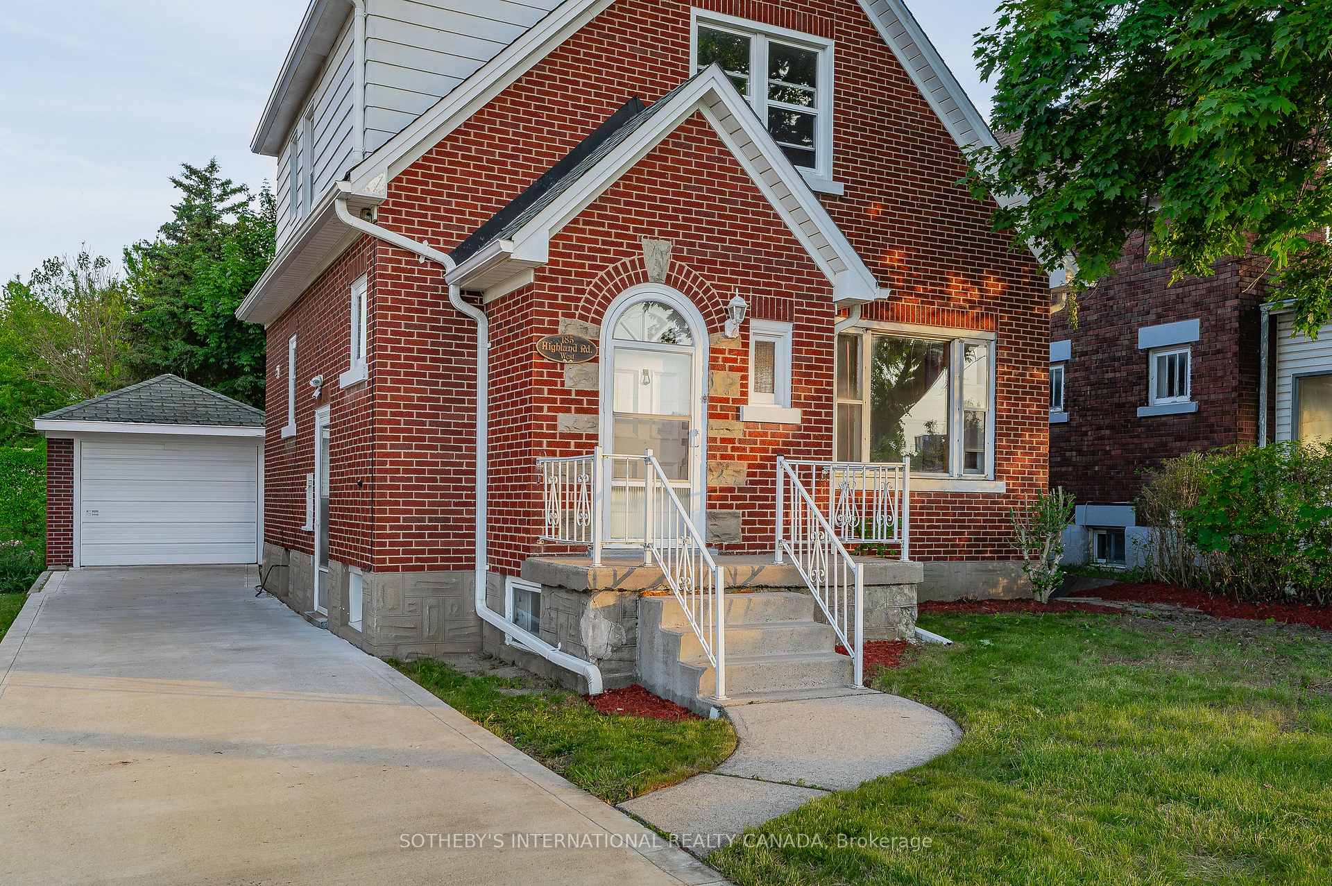 Photo 3 of 185 Highland Road W, Kitchener — HOMEH